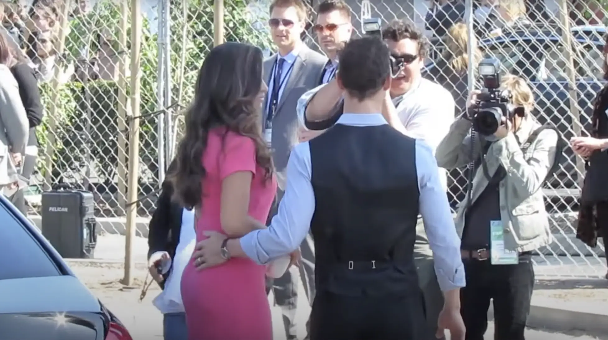Camila Alves McConaughey y su marido Matthew McConaughey llegando a un evento en Los Ángeles el 7 de julio de 2023 | Foto: YouTube/Celebrity WotNot