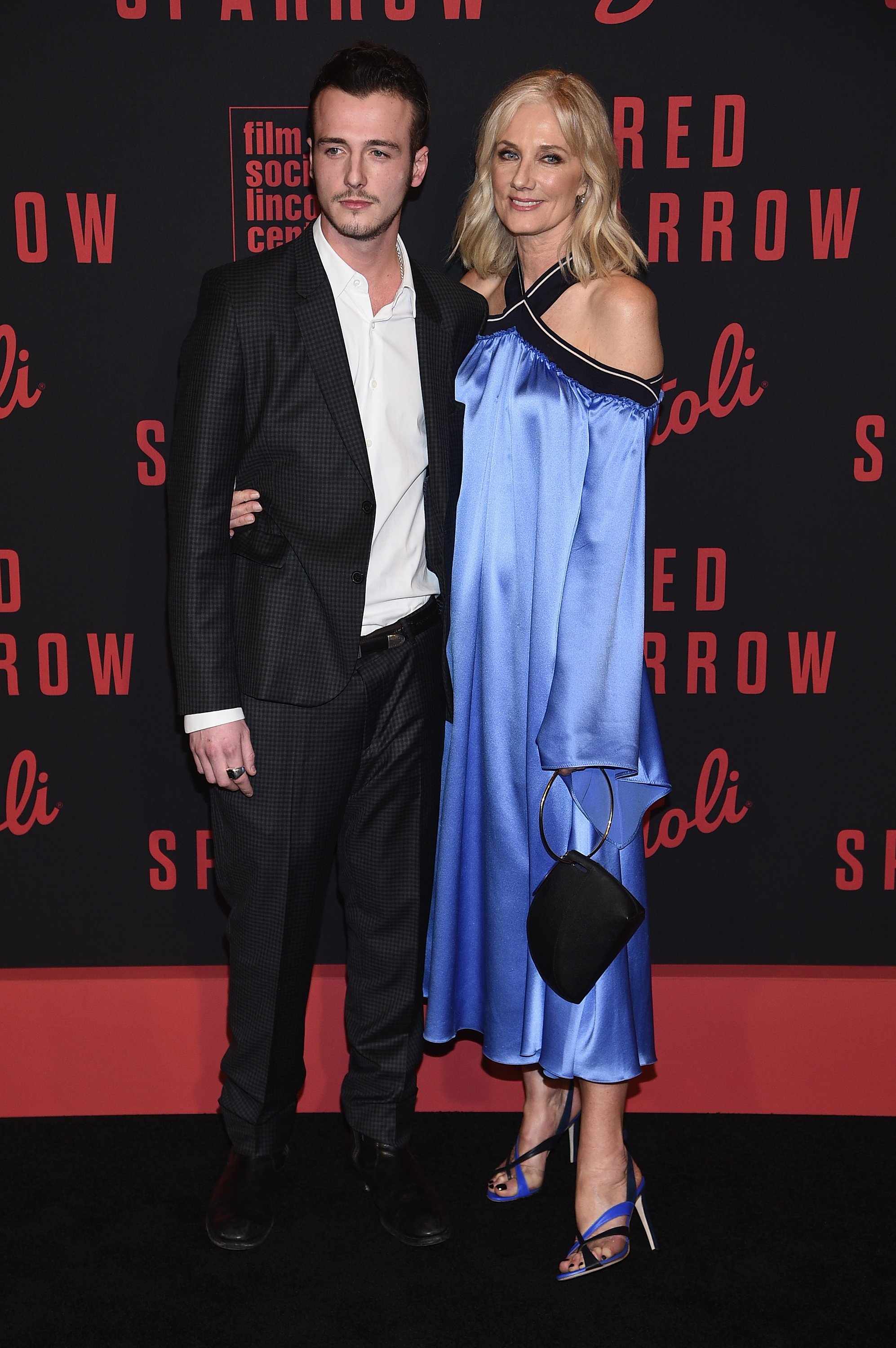 Micheál Richardson con la hermana de su madre, Joely Richardson, en el estreno de "Gorrión Rojo" en Nueva York el 26 de febrero de 2018 | Fuente: Getty Images