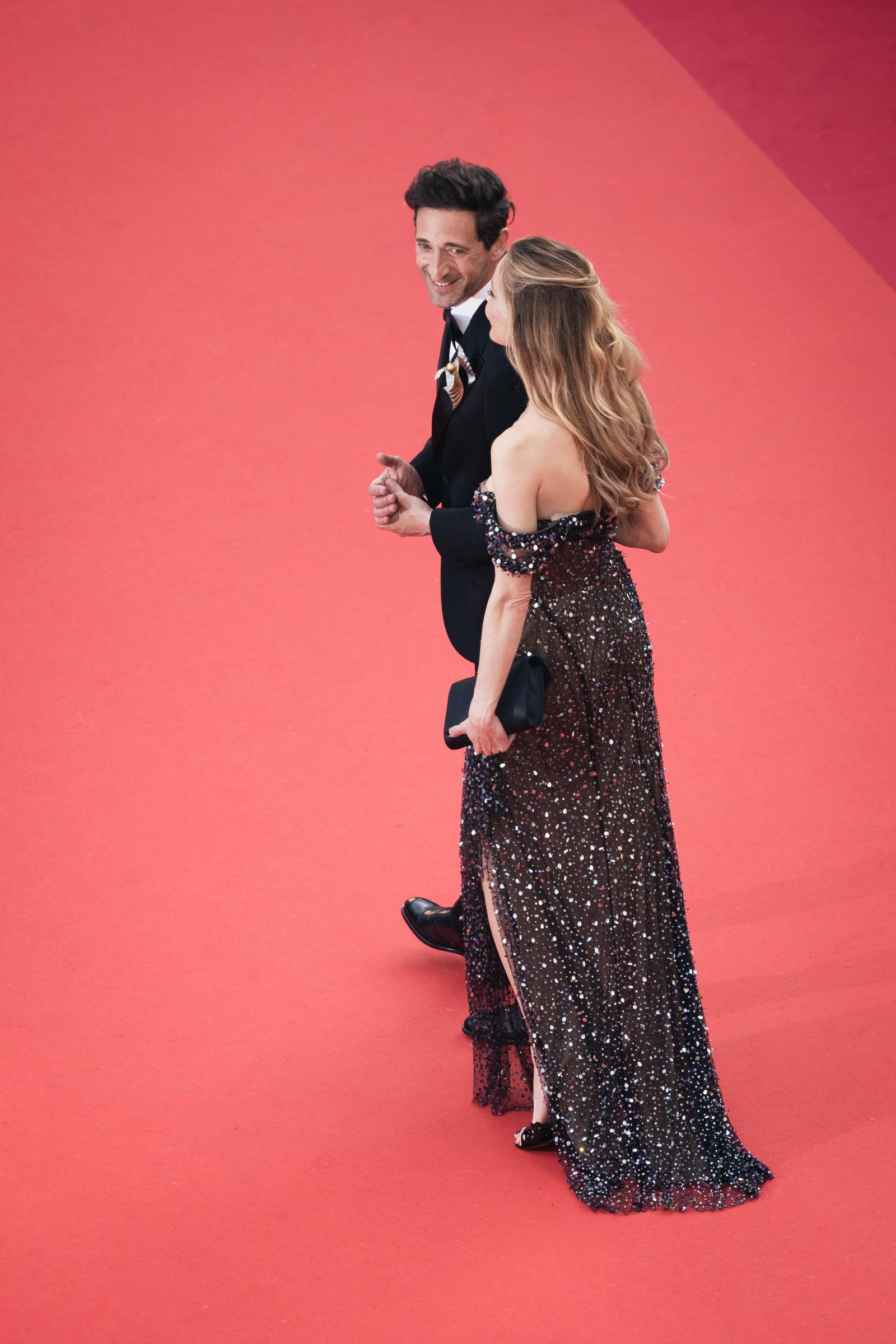 Adrien Brody y Georgina Chapman durante la 76ª edición del Festival de Cine de Cannes el 23 de mayo de 2023, en Cannes, Francia | Fuente: Getty Images