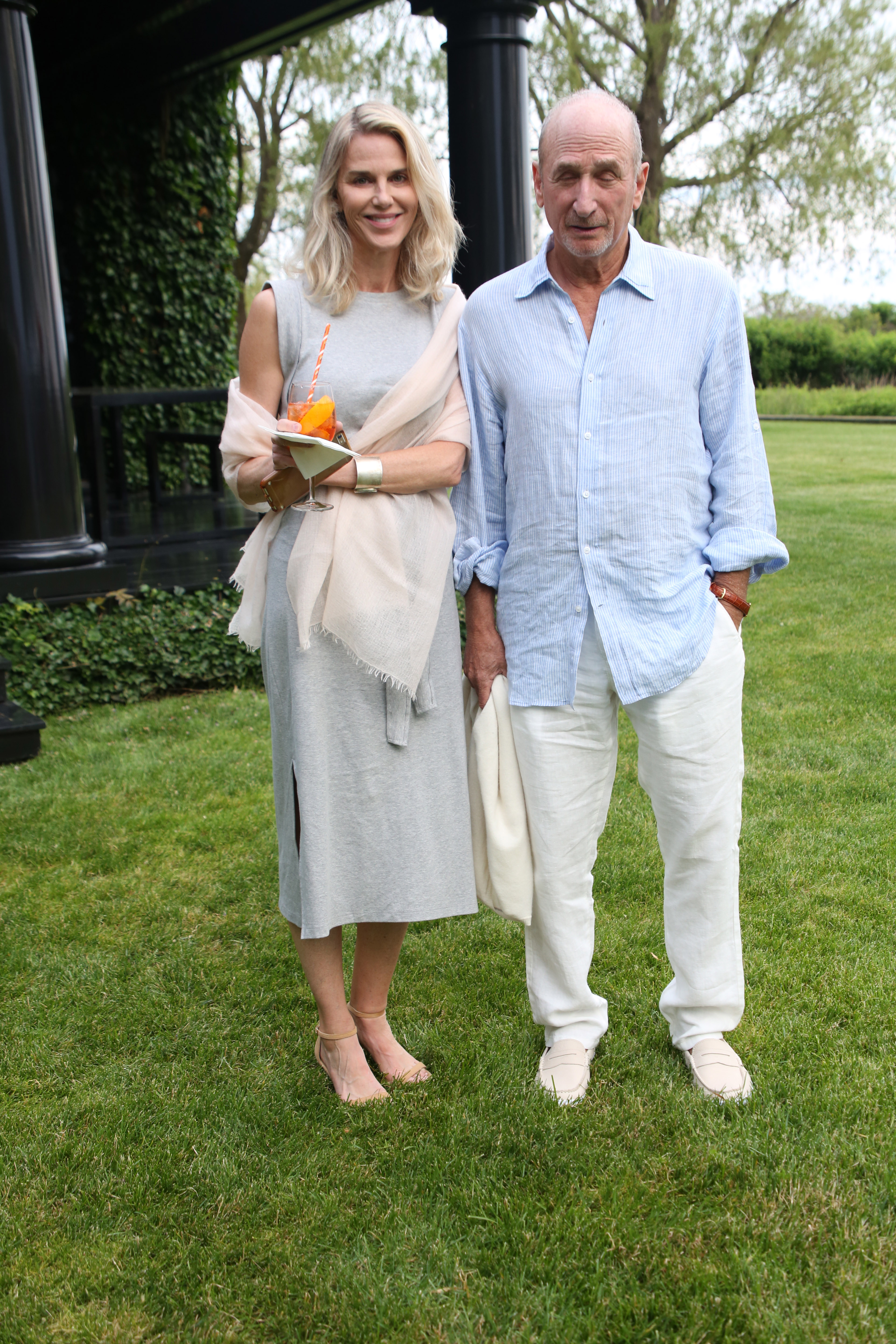 Kristin Kehrberg y Dick Tarlow en el evento Midsummer Night Drinks a beneficio de God's Love We Deliver el 9 de junio de 2018, en Watermill, Nueva York | Fuente: Getty Images