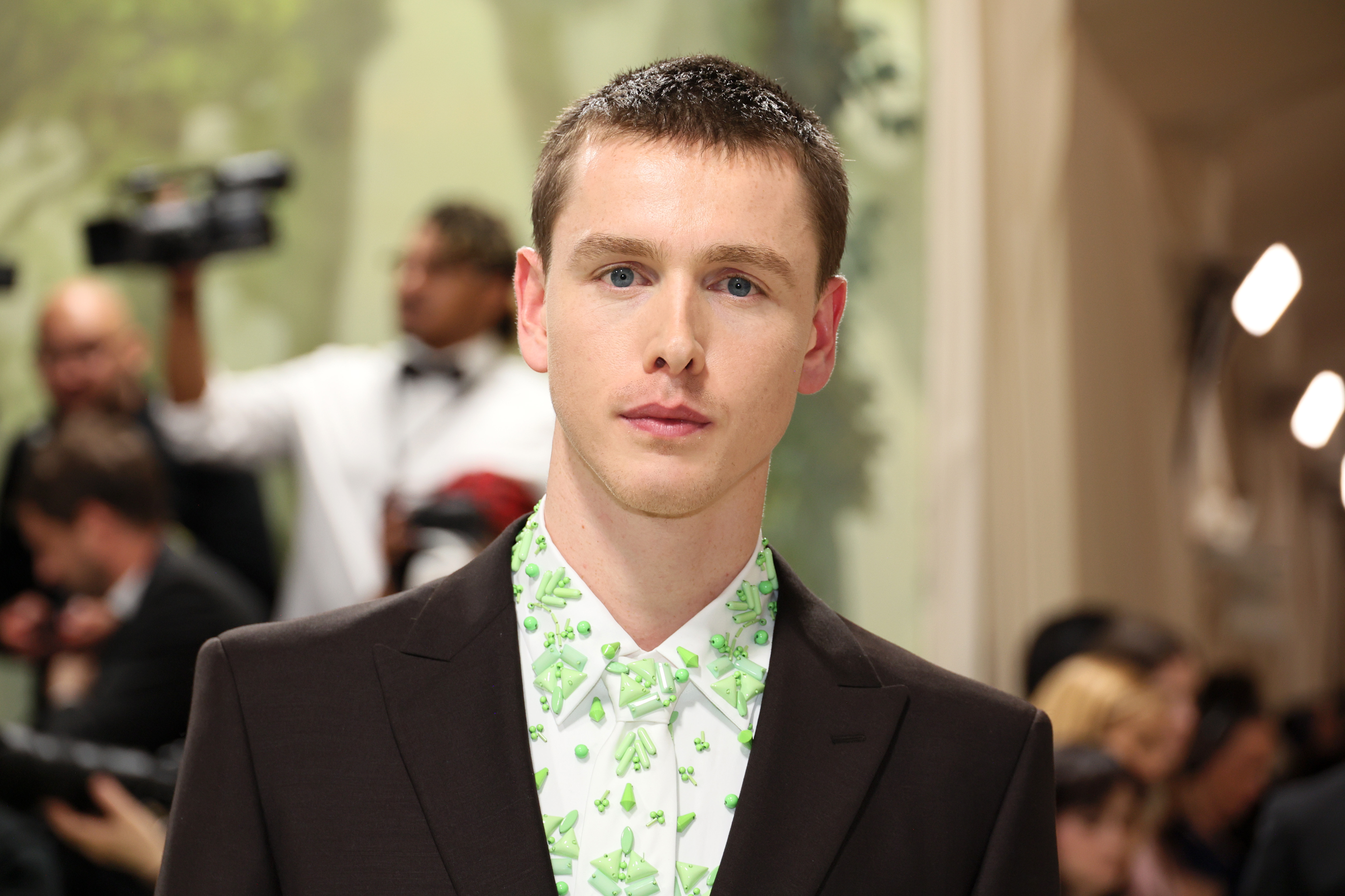 Harris Dickinson asiste a la Gala Met 2024 en el Museo Metropolitano de Arte el 06 de mayo de 2024, en Nueva York. | Fuente: Getty Images