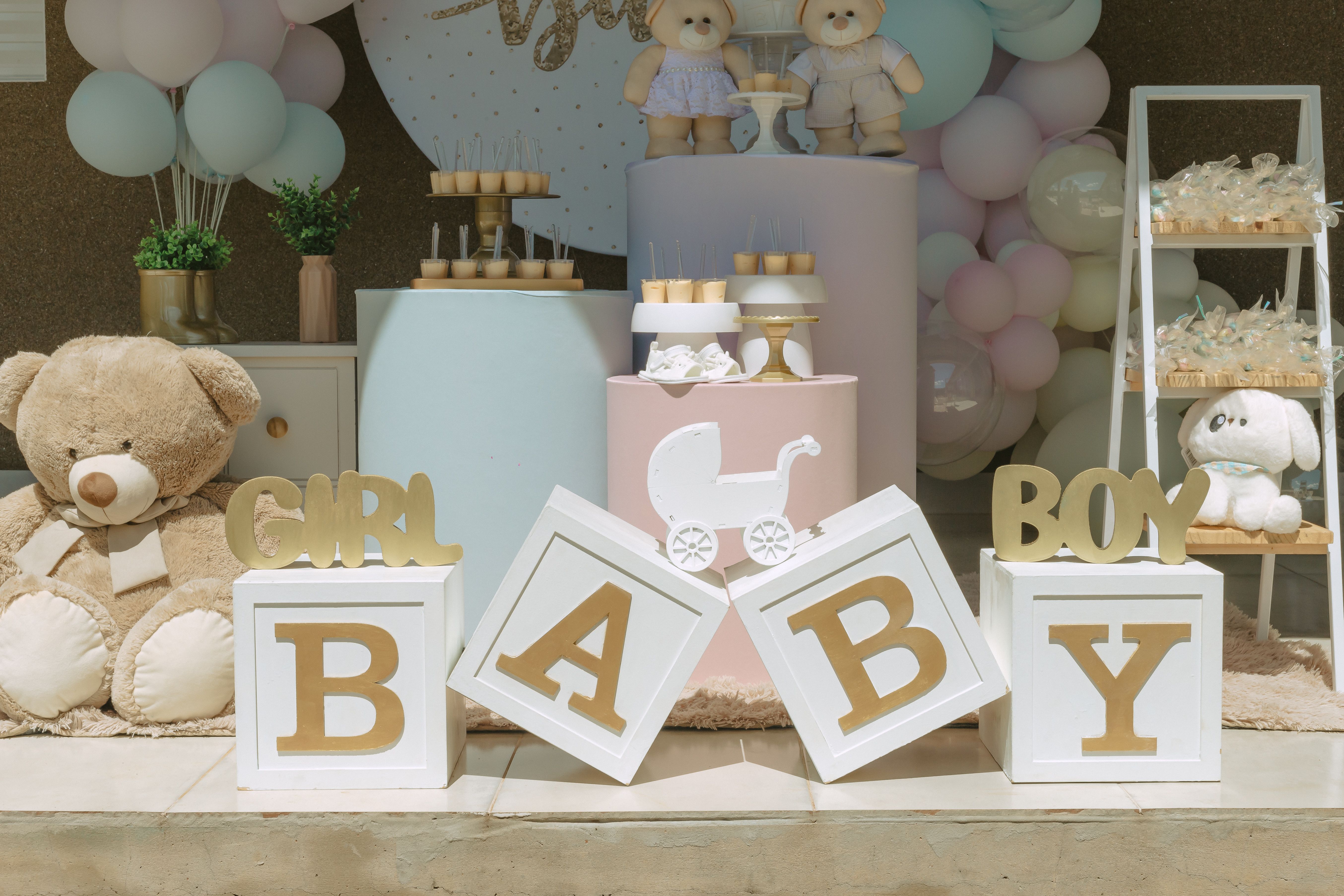 Una fiesta de bienvenida al bebé con decoraciones en tonos pastel y ositos de peluche | Fuente: Pexels