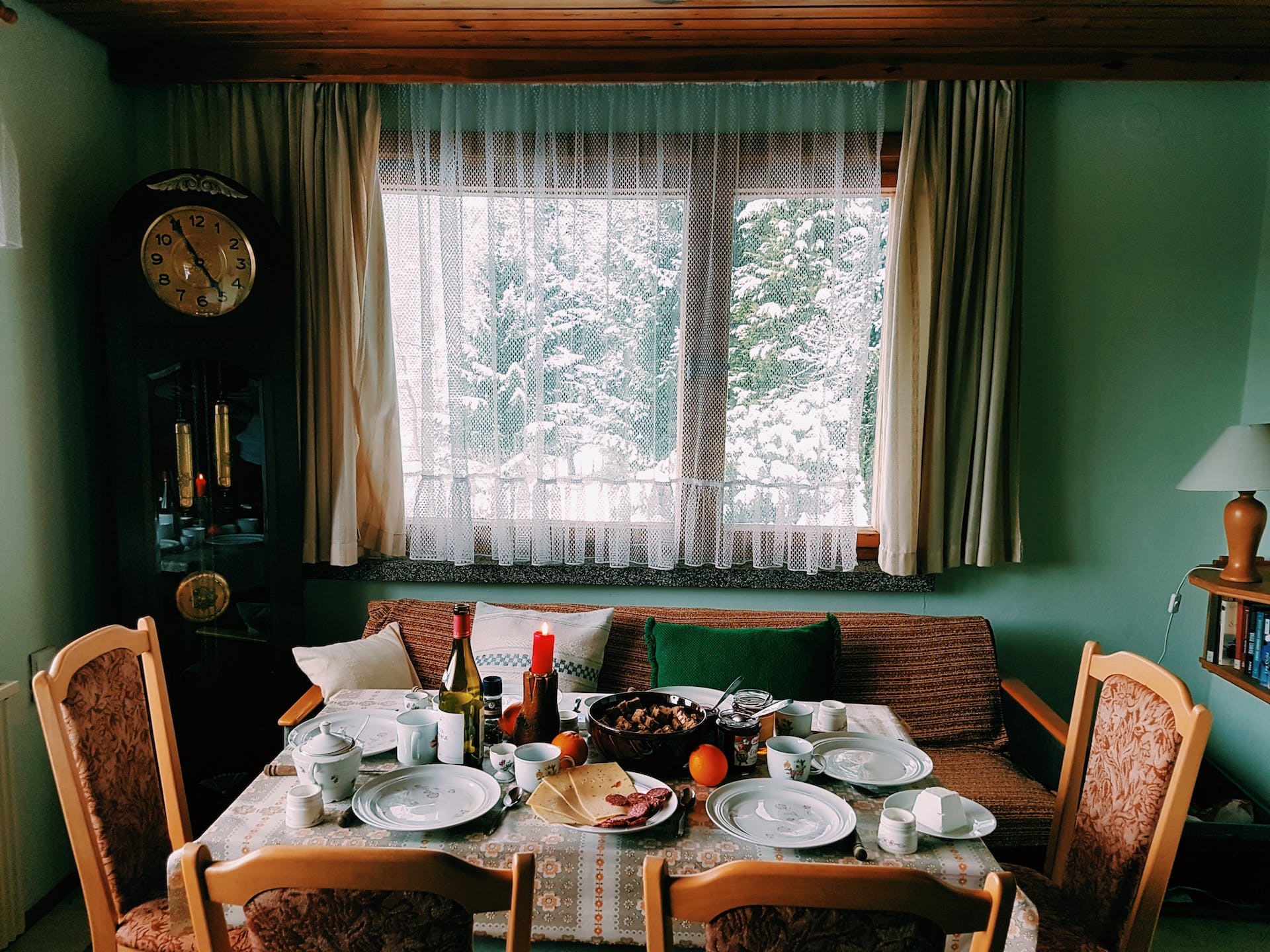 Mesa de comedor servida | Foto: Pexels
