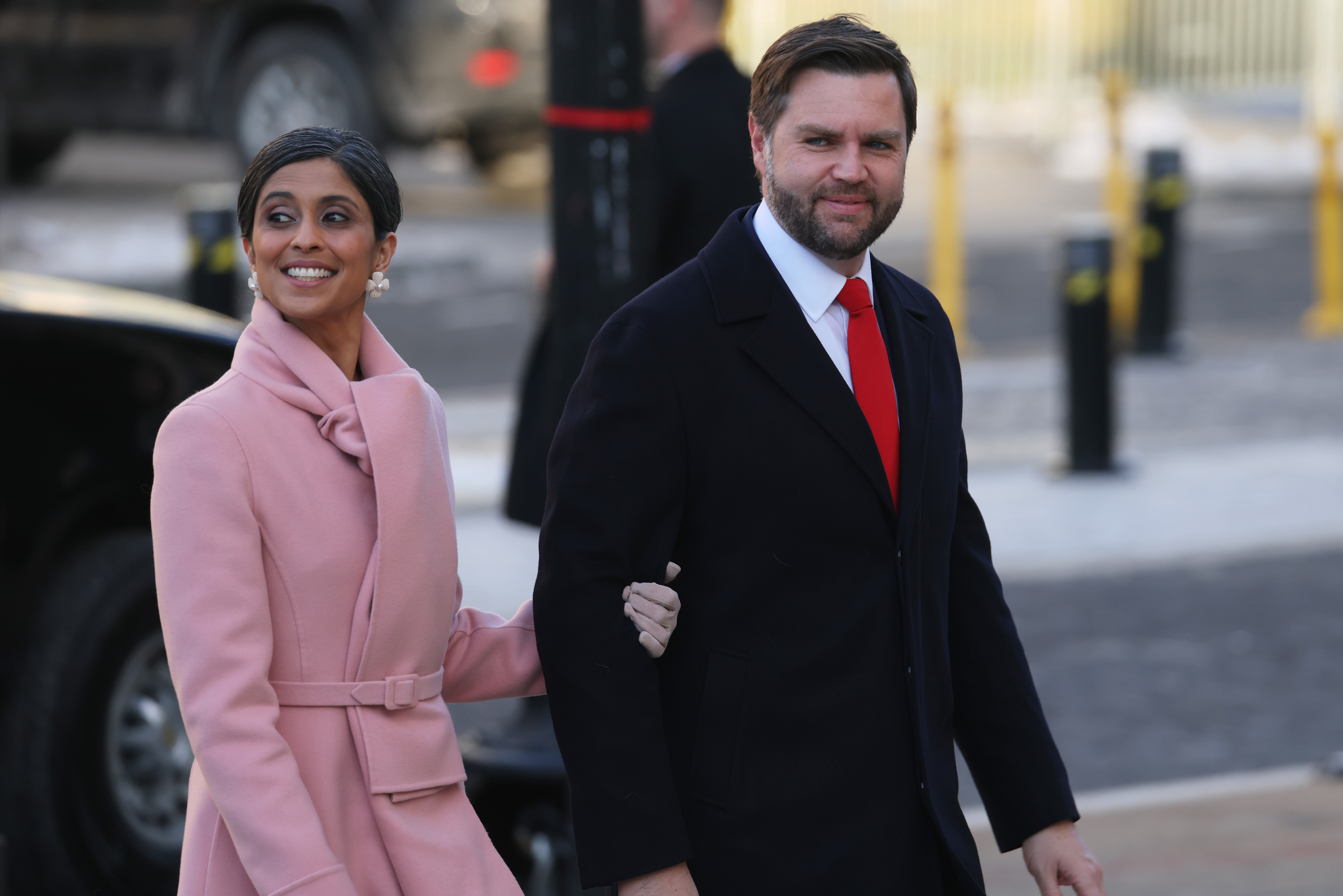 Usha y JD Vance se dirigen a la Iglesia de San Juan como parte de las ceremonias de Inauguración. | Fuente: Getty Images