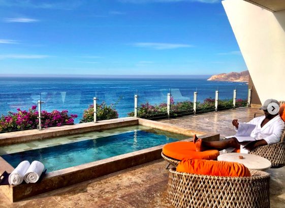 Una foto de Blair Underwood durante unas vacaciones en familia, publicada el 22 de julio de 2019. | Fuente: Instagram/blairunderwood_official