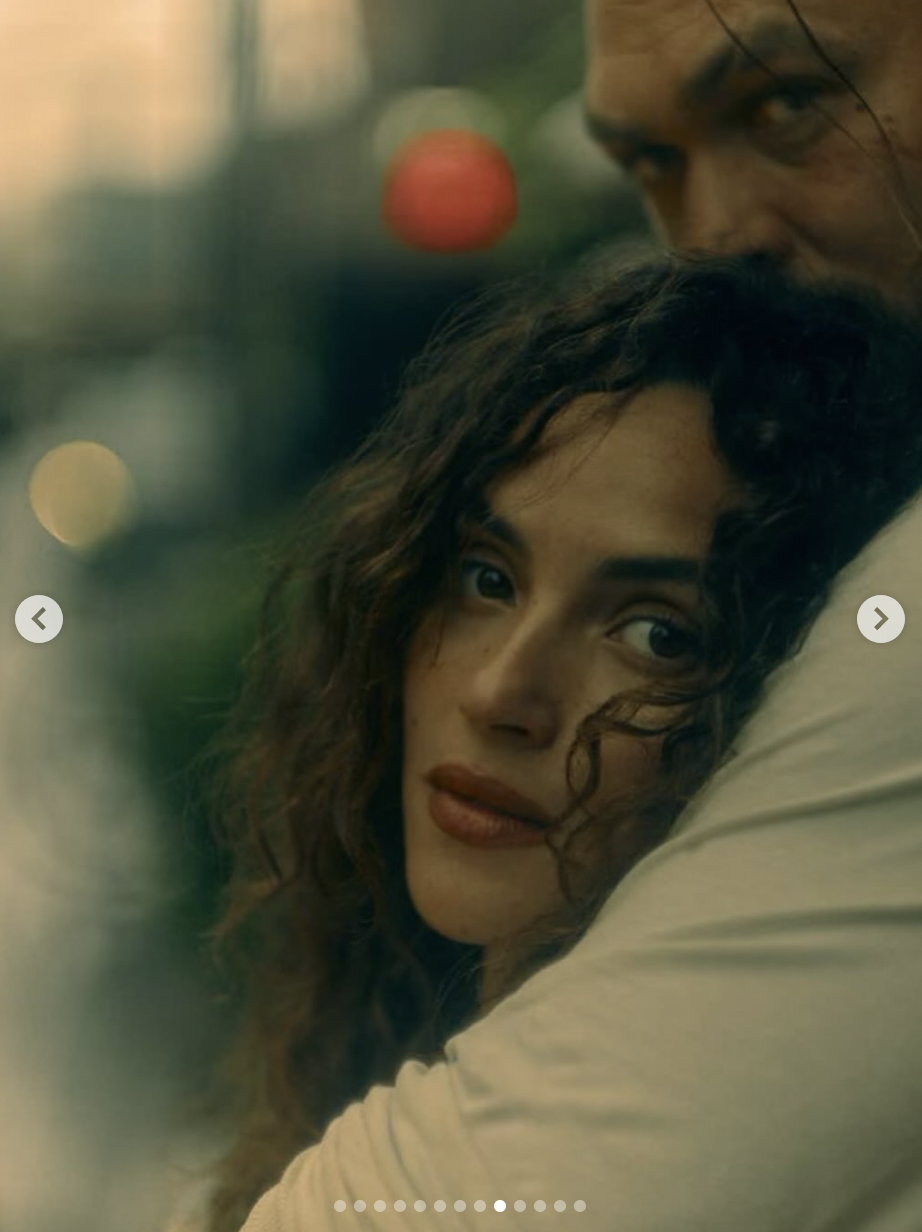 Adria Arjona y Jason Momoa aparecen en una foto fechada el 1 de agosto de 2025 | Fuente: Instagram/adriaarjona