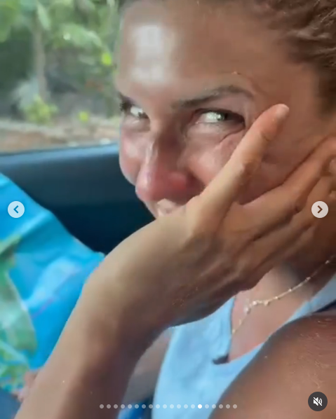 Martina Díaz Radonic conversando con Diego Torres durante sus vacaciones en la playa | Fuente: Instagram/diegotorresmusica