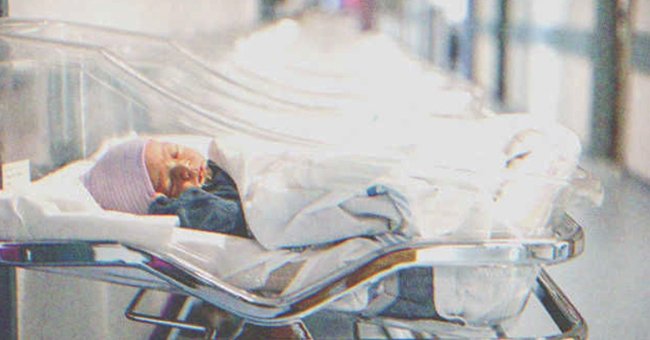 Bebé durmiendo en una cuna | Fuente: Shutterstock