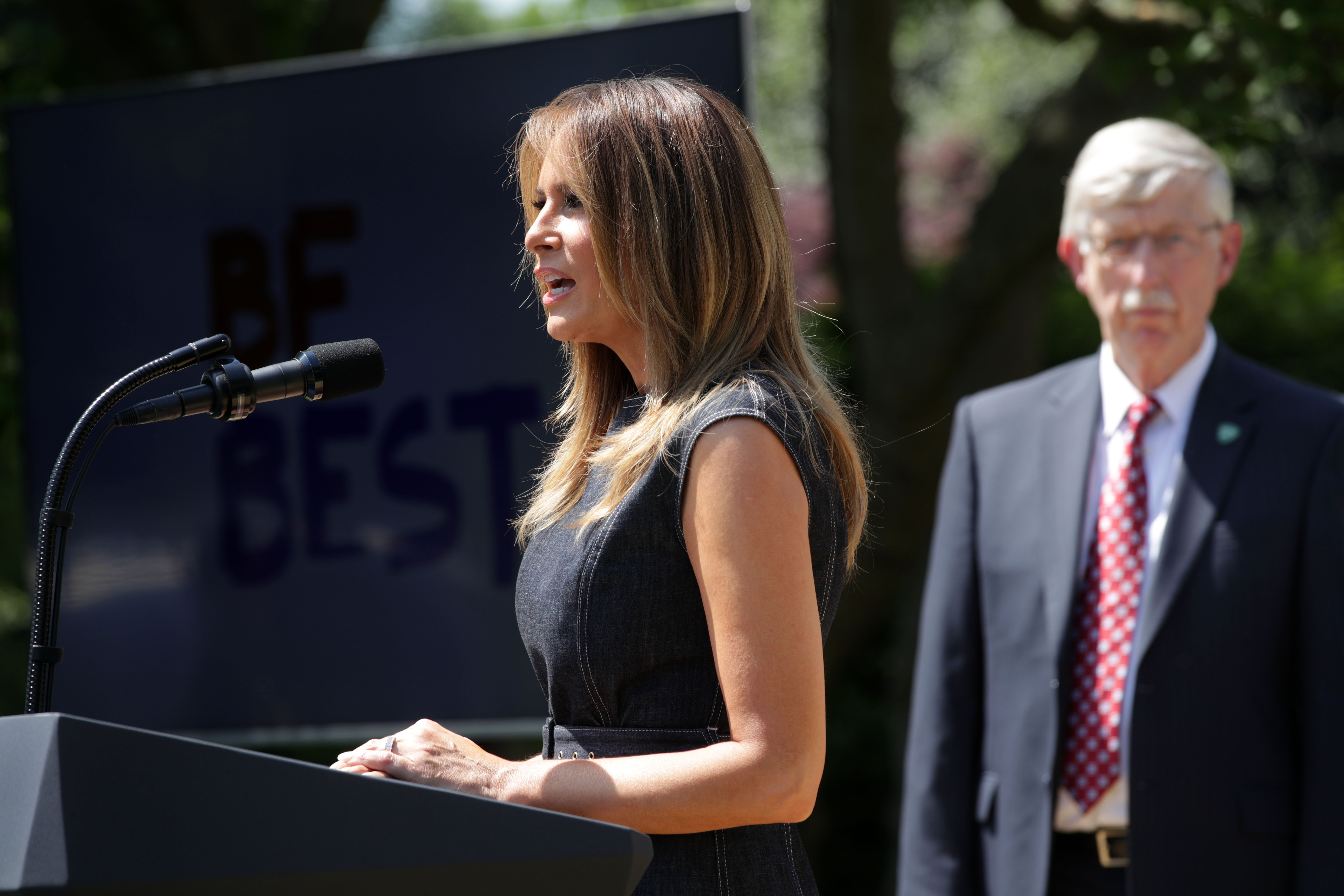 Melania Trump pronuncia un discurso durante un evento de Rose Garden en la Casa Blanca para celebrar el primer cumpleaños de la campaña 'Be Best'. | Foto: Getty Images