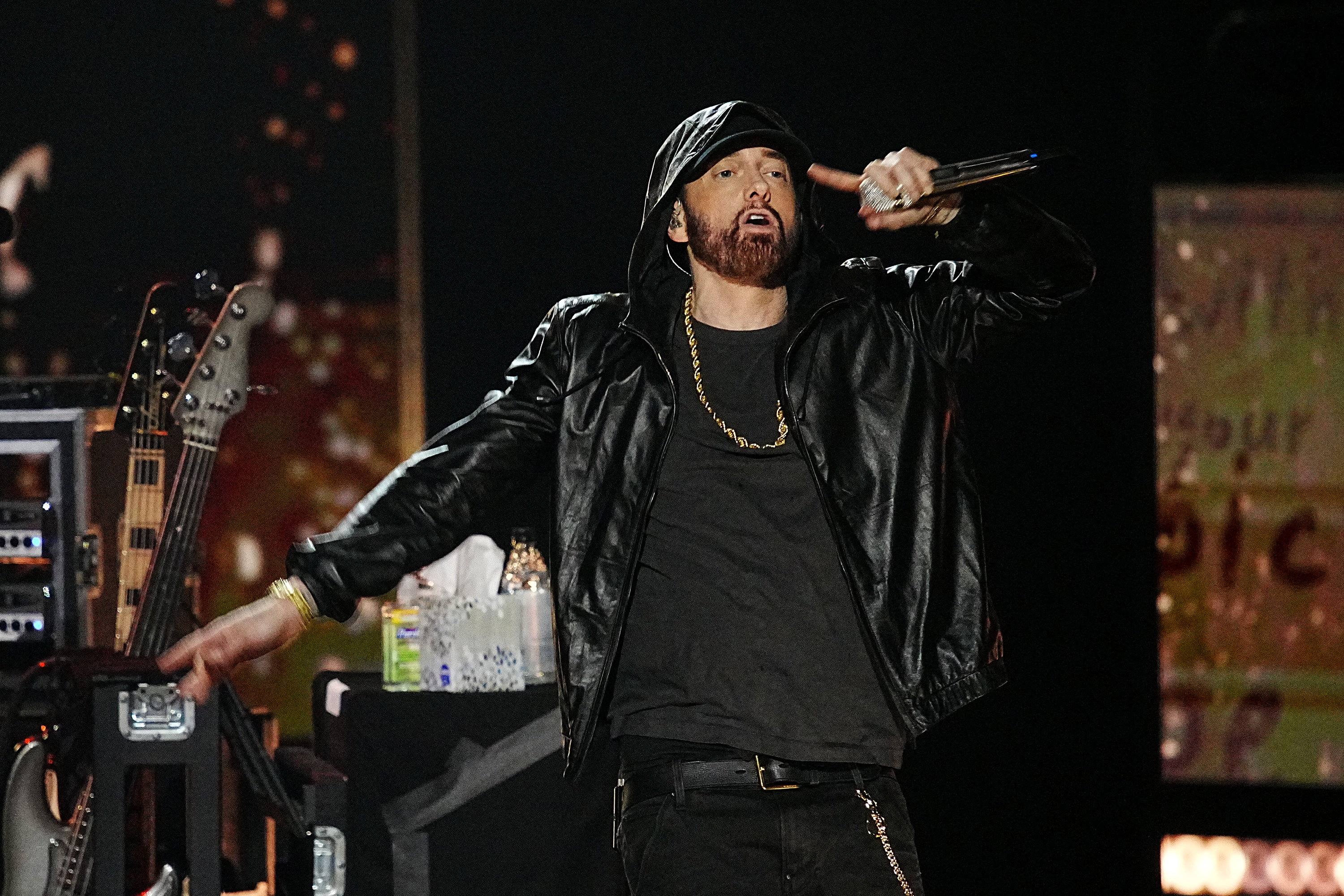 Eminem actúa en el escenario durante la 37ª Ceremonia Anual de Inducción al Salón de la Fama del Rock and Roll el 05 de noviembre de 2022 en Los Ángeles, California | Fuente: Getty Images