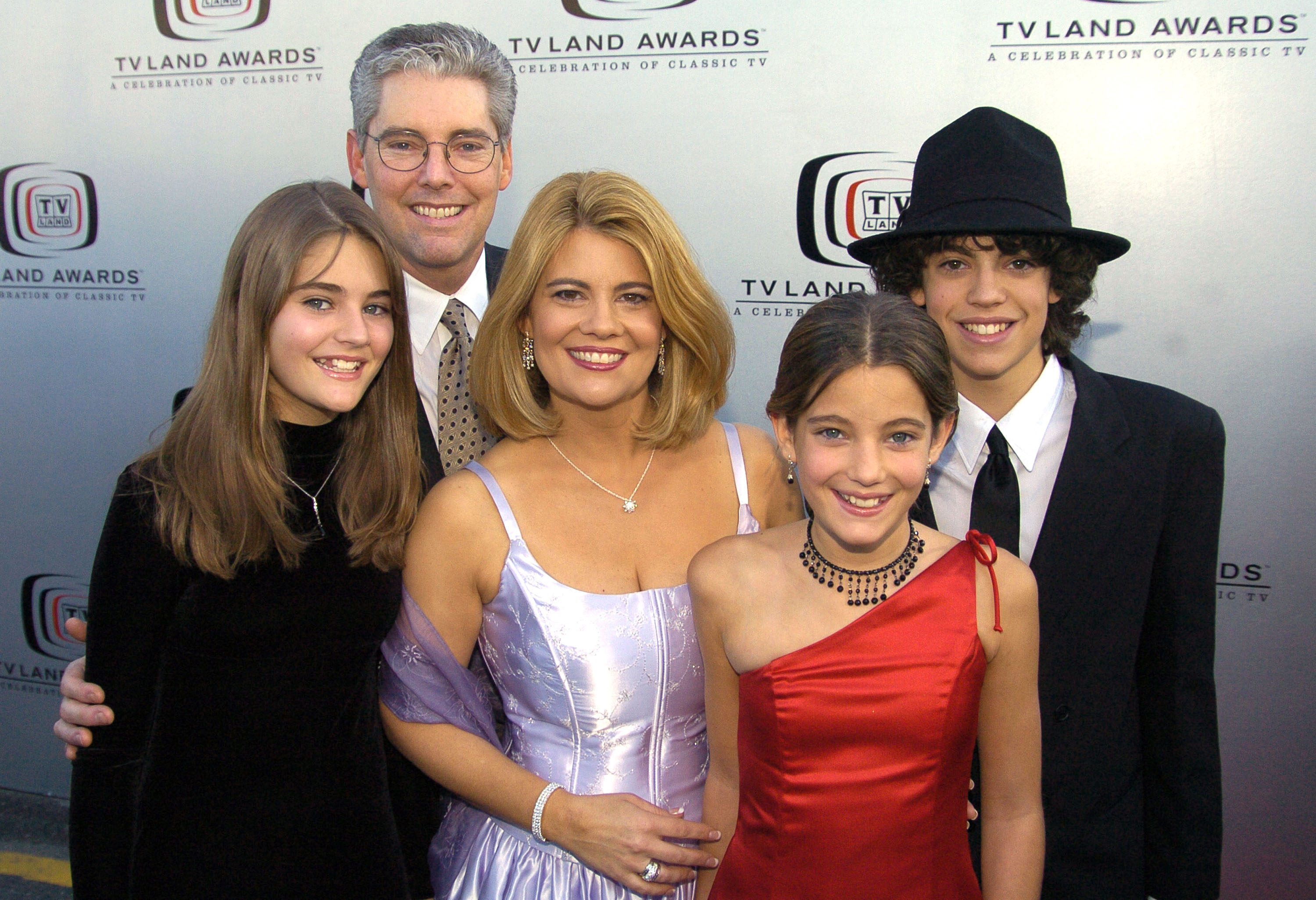 De (I-D) Haven Cauble, Steven Cauble, Lisa Whelchel, Clancy Cauble y Tucker Cauble en los Premios TV Land 2004 el 7 de marzo de 2004 en Hollywood, California. | Fuente: Getty Images