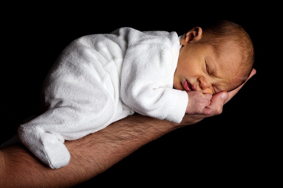 Bebé descansando / Imagen tomada de: Pixabay