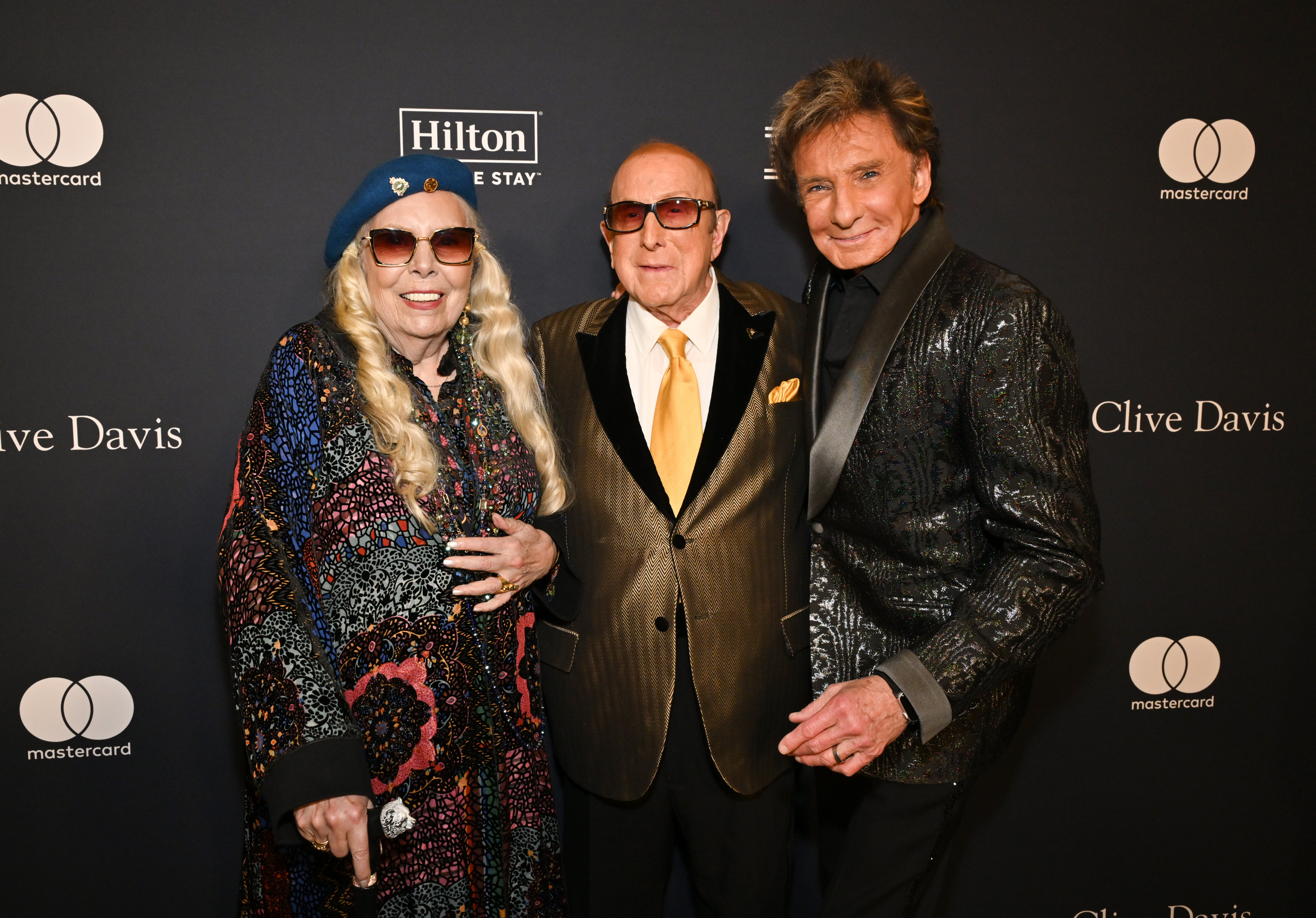 Joni Mitchell, Clive Davis y Barry Manilow. | Fuente: Getty Images