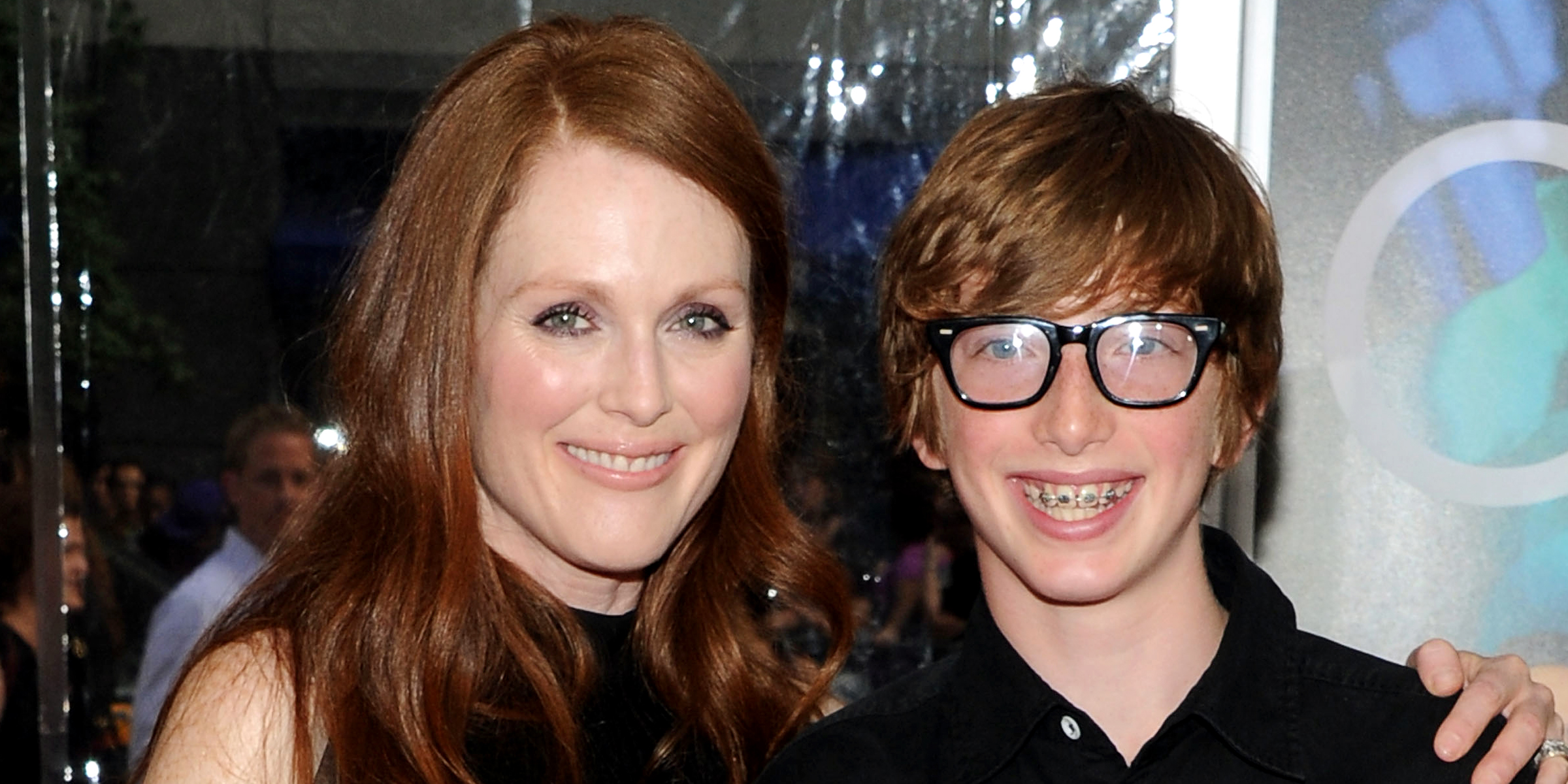 Julianne Moore y Caleb Freundlich | Fuente: Getty Images