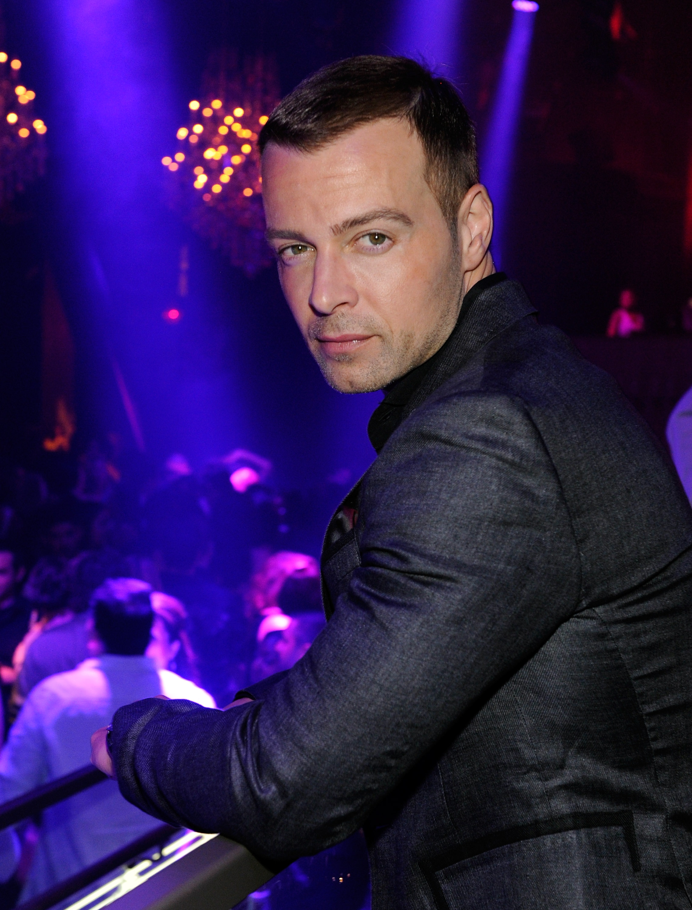 Joey Lawrence posa en el Chateau Nightclub &amp; Gardens el 28 de abril de 2012, en Las Vegas, Nevada. | Fuente: Getty Images