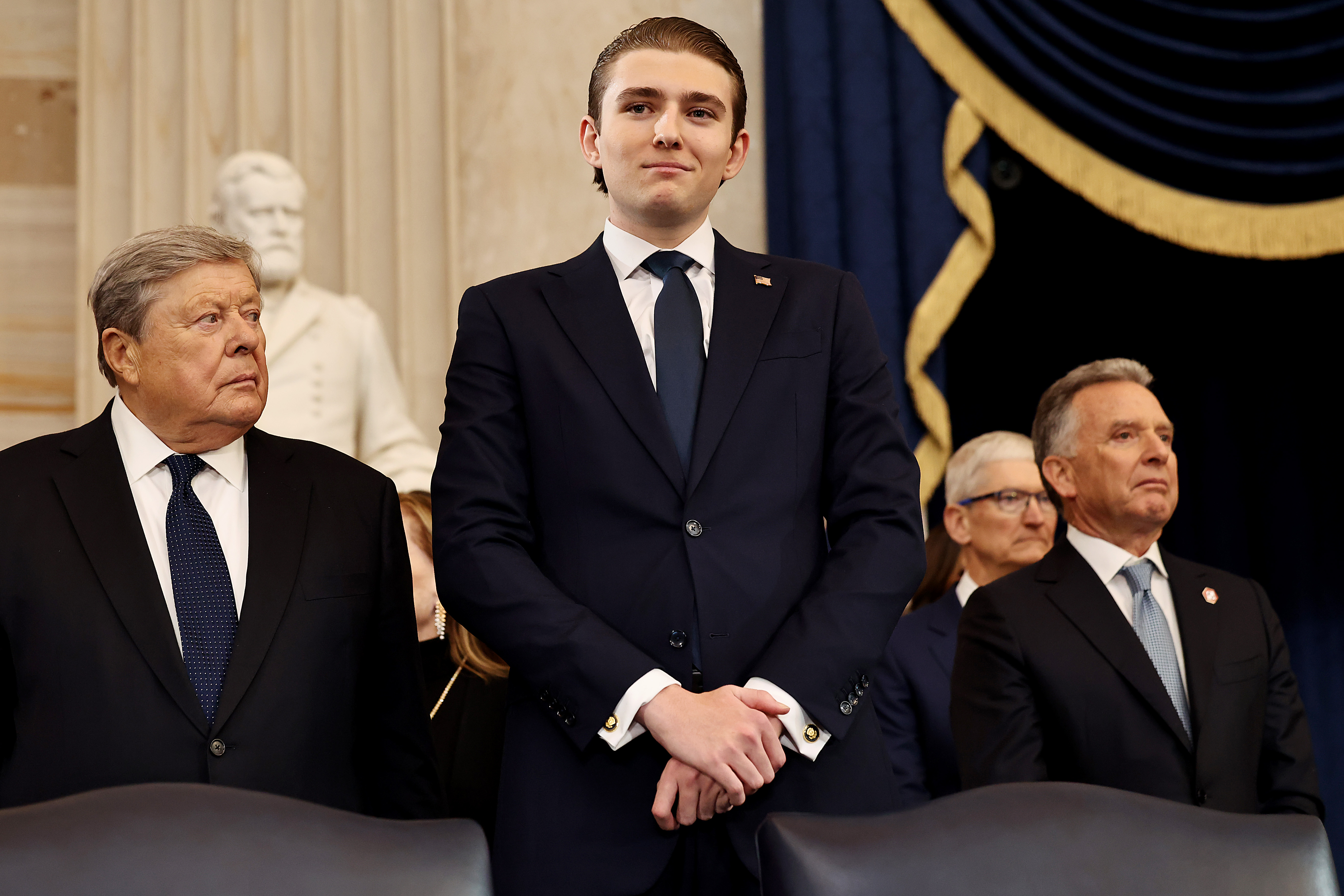 Barron Trump en la toma de posesión de Donald Trump en la Rotonda del Capitolio de EE.UU. el 20 de enero de 2025, en Washington, DC. | Fuente: Getty Images