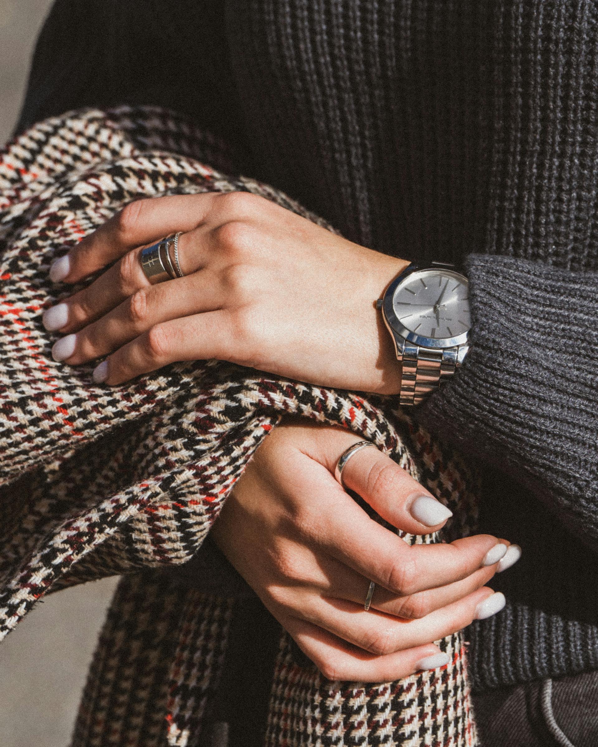 Un reloj en la muñeca de una mujer | Fuente: Pexels