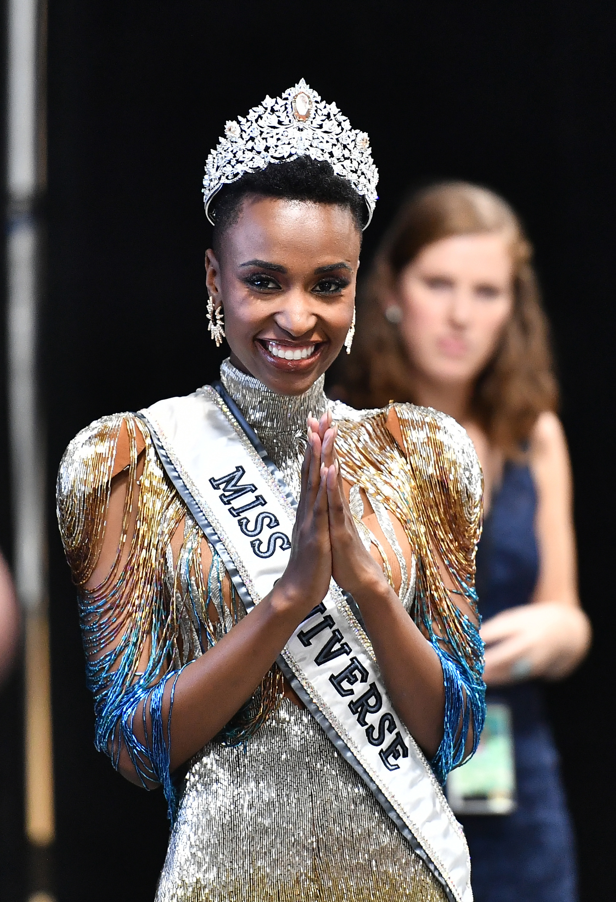 Zozibini Tunzi en una rueda de prensa tras el Certamen de Miss Universo 2019 el 8 de diciembre de 2019, en Atlanta, Georgia | Fuente: Getty Images