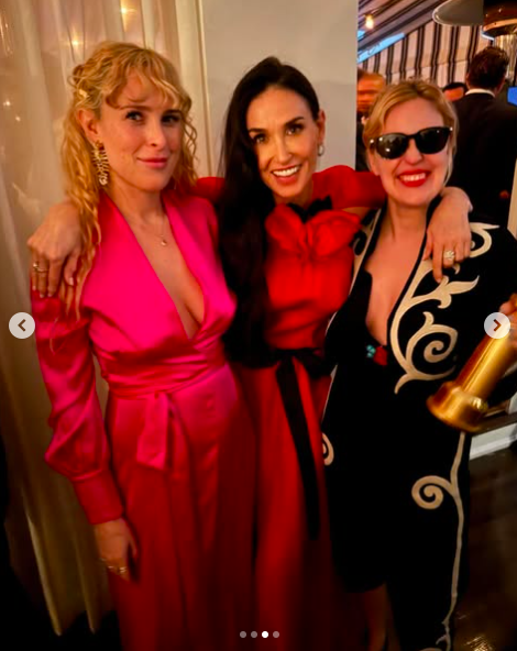 Demi Moore posando con Rumer y Tallulah Willis | Fuente: Instagram/rumerwillis