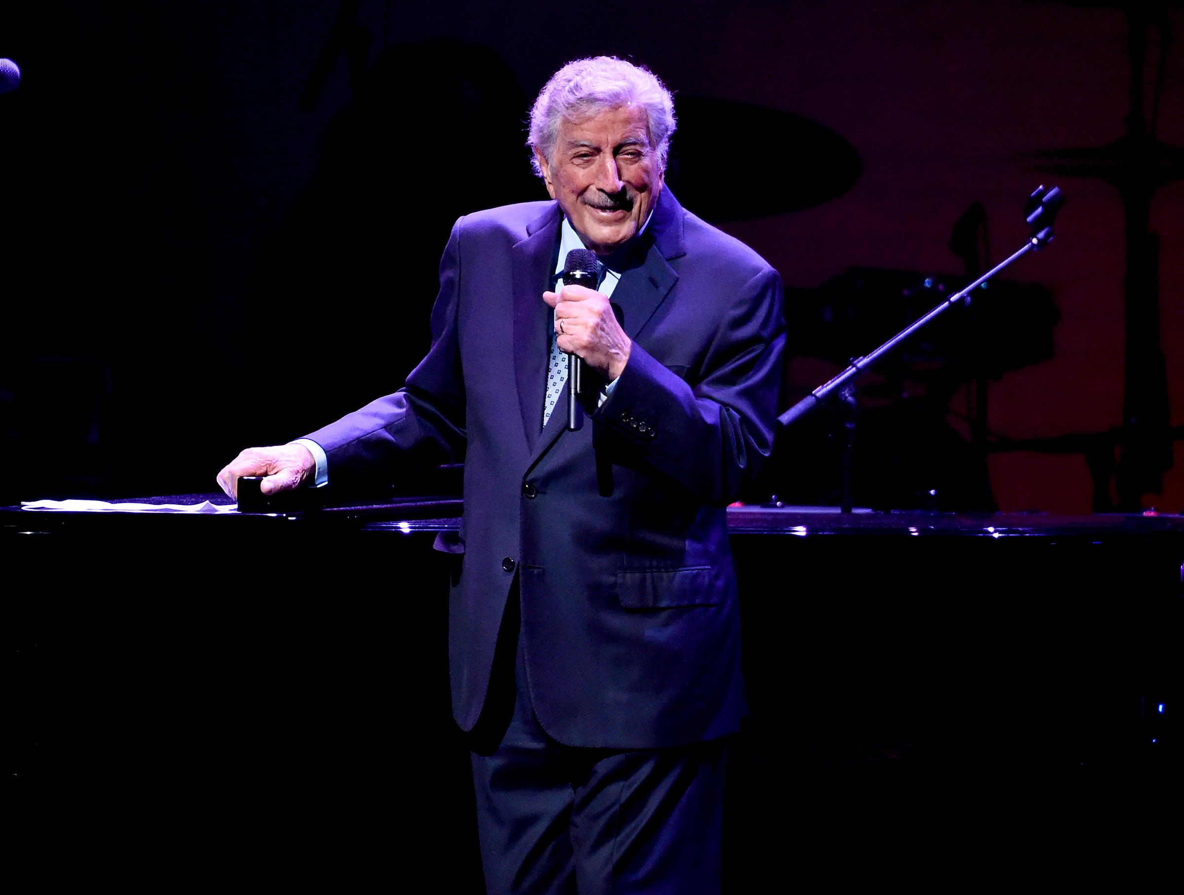 Tony Bennett actuando durante la 17ª edición anual de A Great Night In Harlem el 4 de abril de 2019, en Nueva York. | Fuente: Getty Images