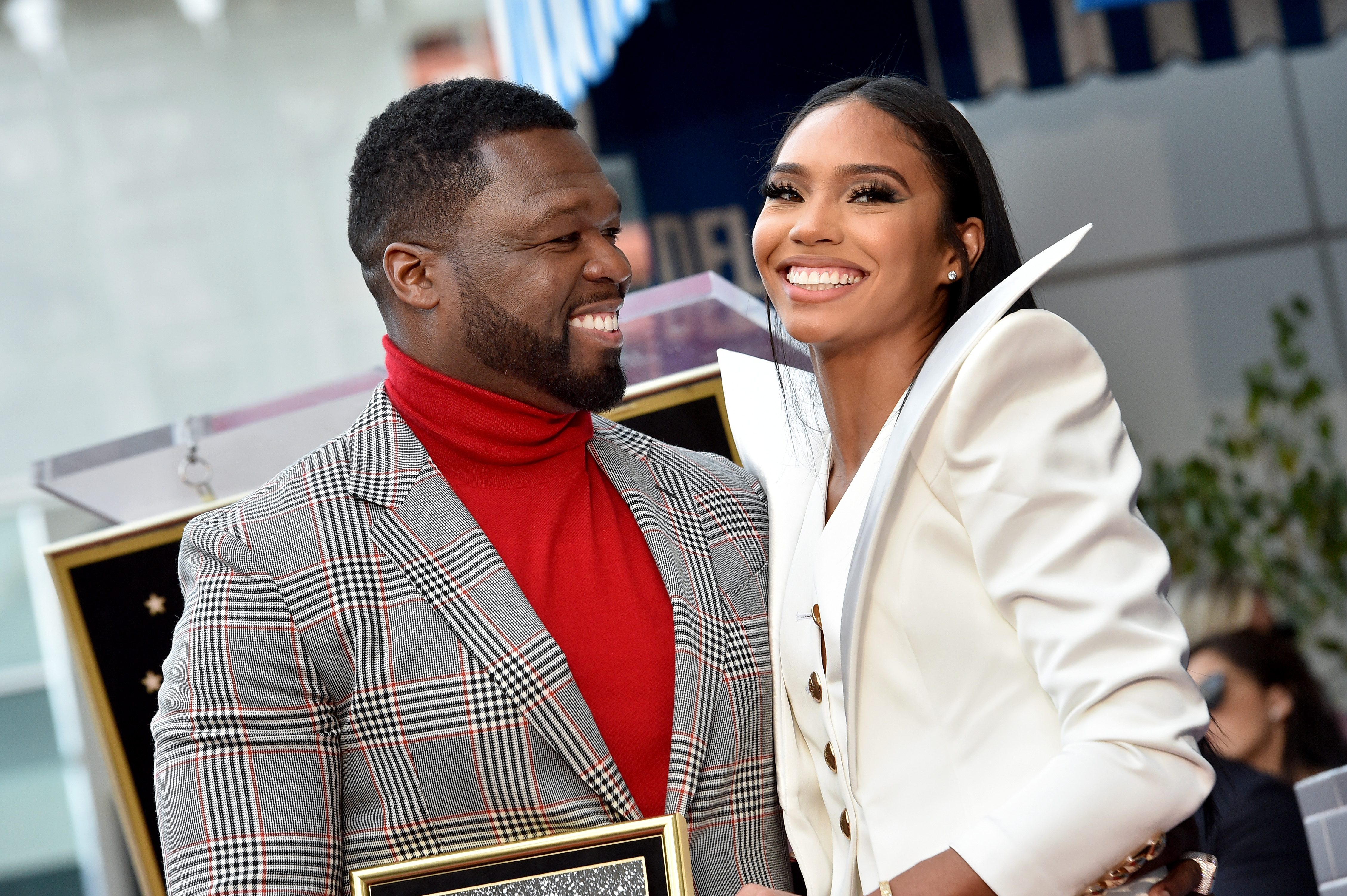 50 Cent y Jamira Haines asisten a la ceremonia en honor a Curtis "50 Cent" con una Estrella en el Paseo de la Fama de Hollywood el 30 de enero de 2020, en Hollywood, California | Fuente: Getty Images