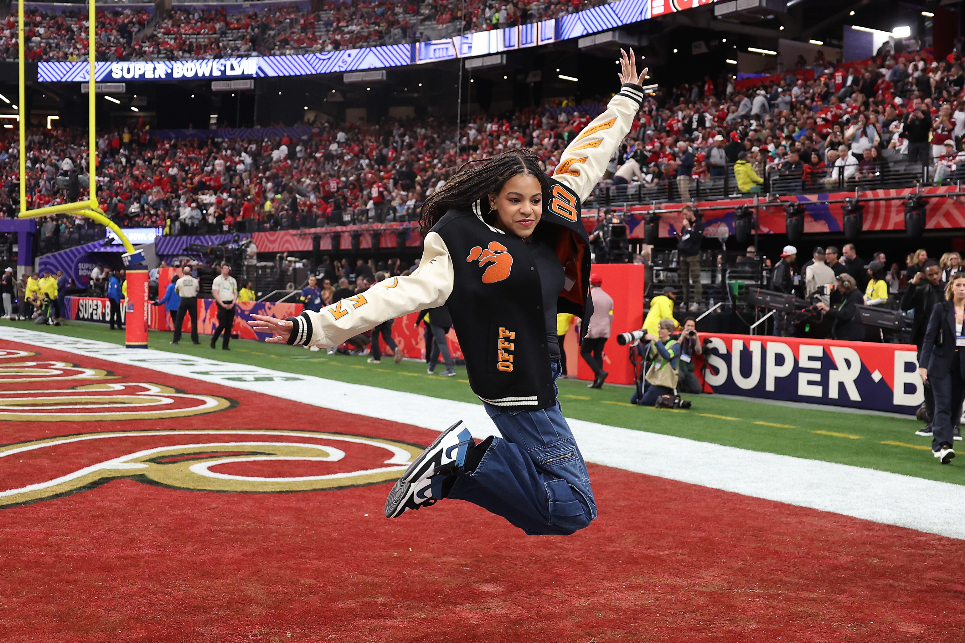 Blue Ivy Carter en el partido entre los San Francisco 49ers y los Kansas City Chiefs durante la Super Bowl LVIII en Las Vegas, Nevada, el 11 de febrero de 2024 | Fuente: Getty Images