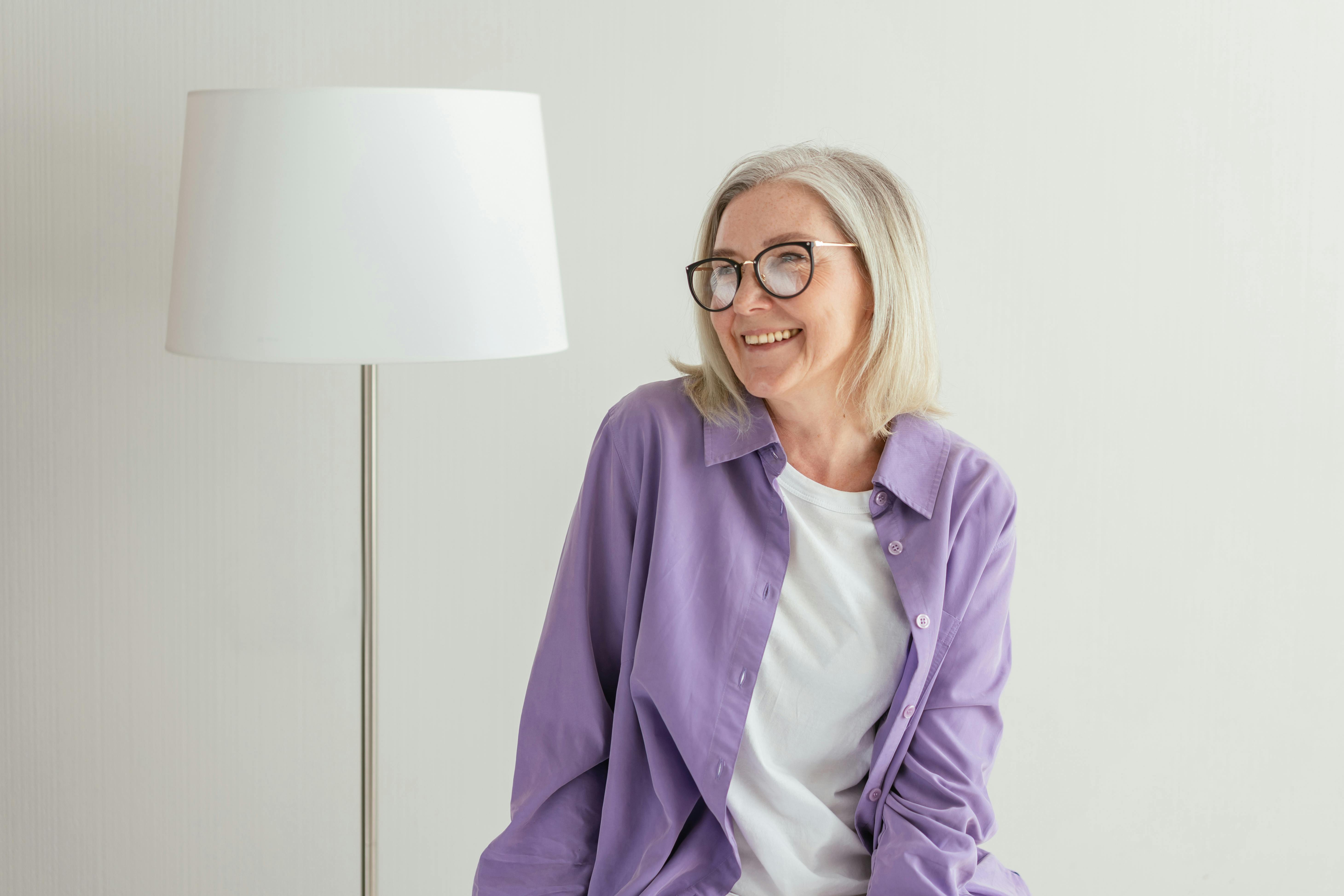 Una mujer mayor sonriente | Fuente: Pexels