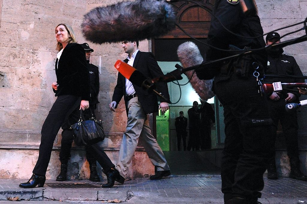 La infanta Cristina saliendo del Palacio de Justicia, el 8 de febrero de 2014 en Palma de Mallorca, España. | Foto: Getty Images
