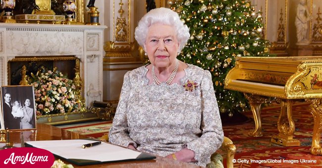 Reina Elizabeth escoge elegante vestido blanco con elaborado encaje plateado en emisión navideña