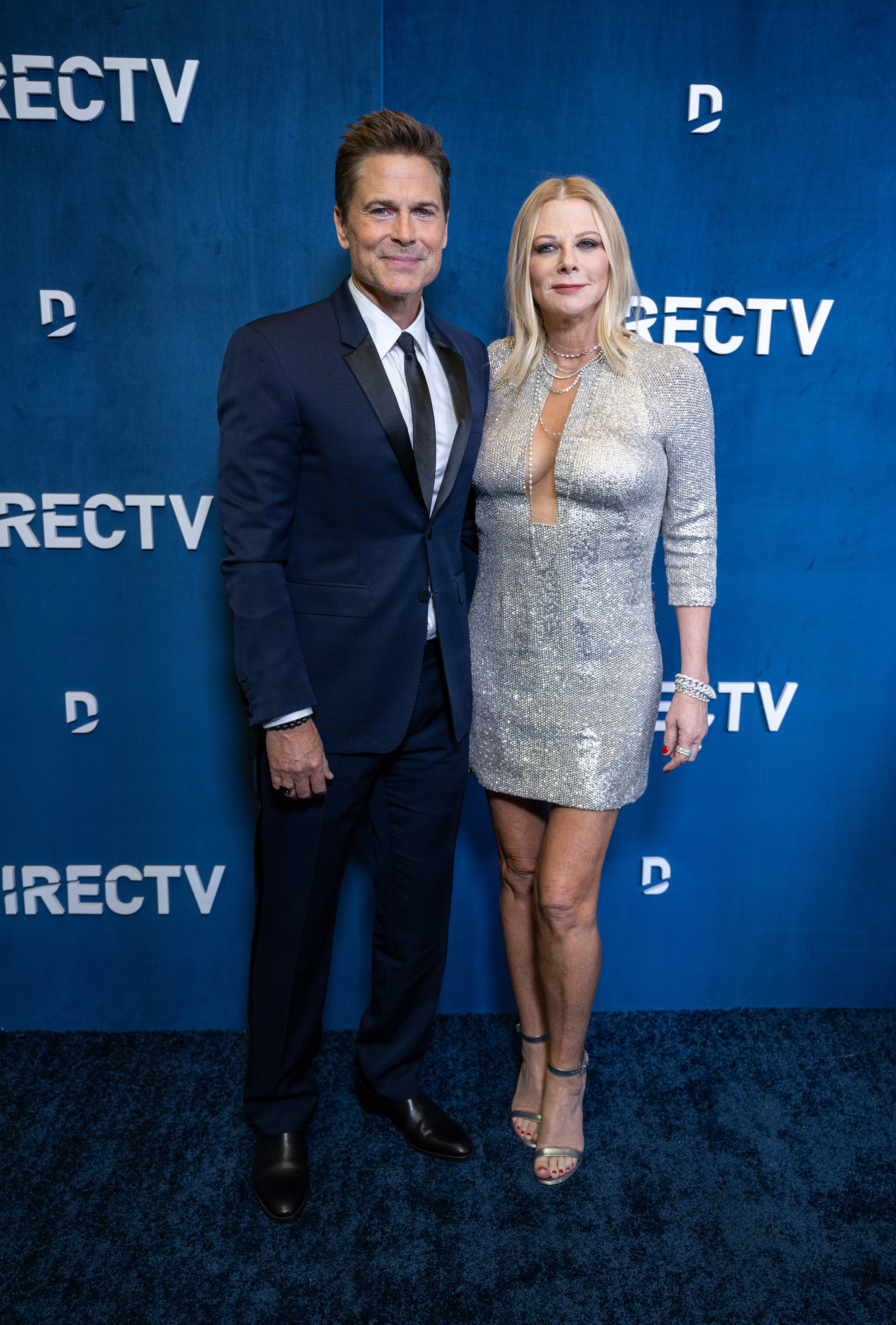 Rob Lowe y Sheryll Berkoff en el evento DIRECTV Streaming With The Stars presentado por Rob Lowe en Spago el 10 de marzo de 2024 | Fuente: Getty Images