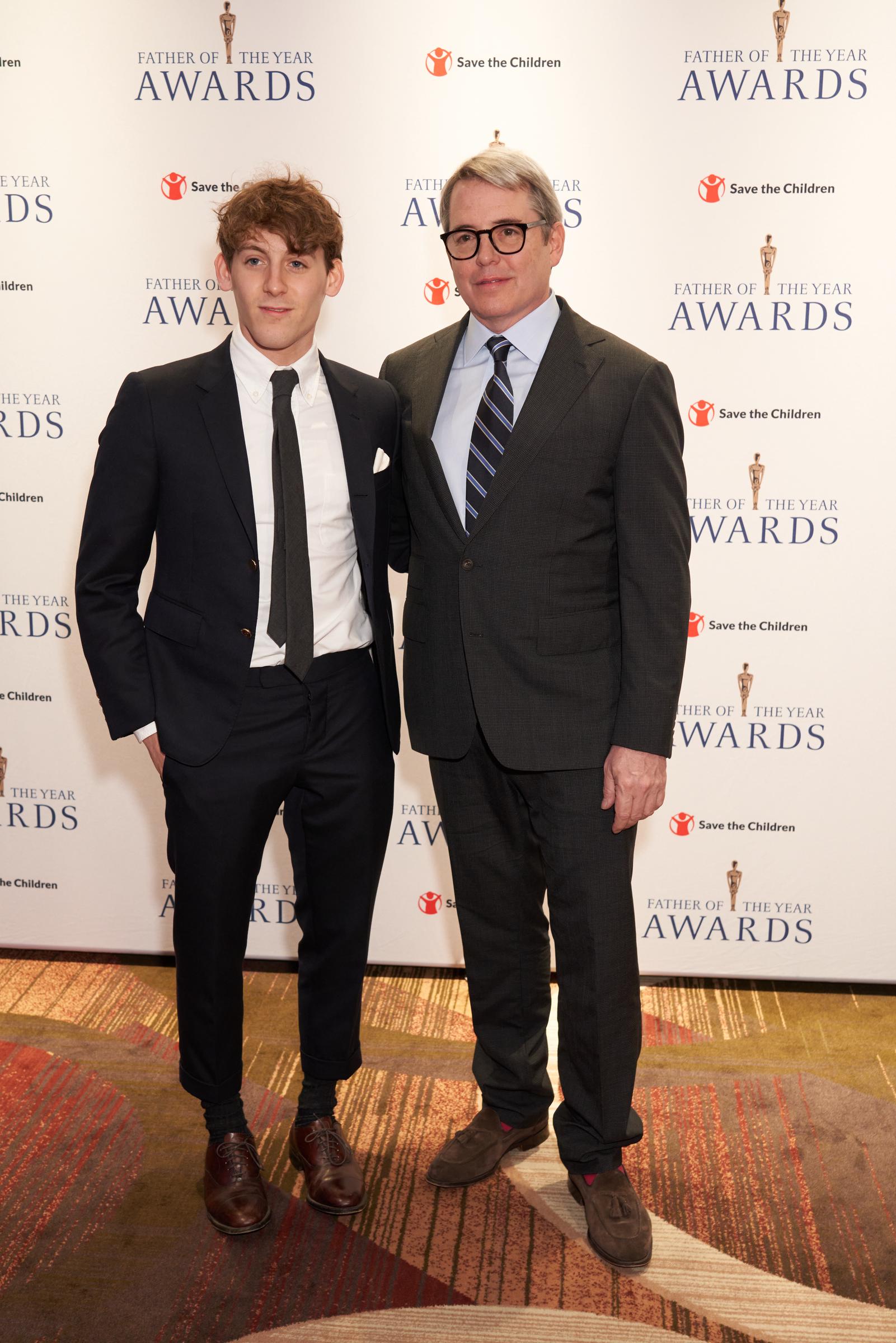 James Wilkie acompañó a Matthew Broderick a los Premios al Padre del Año de 2023, en apoyo a un evento a beneficio de Save the Children, una organización dedicada a mejorar la vida de los niños en todo el mundo. | Fuente: Getty Images.