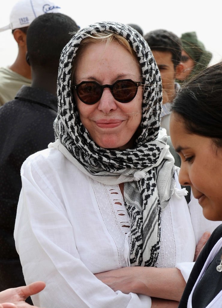 Rosa María Sardà en el campo de refugiados saharauis de Dajla, el 2 de mayo de 2010 en Dakhla, Marruecos. | Foto: Getty Images
