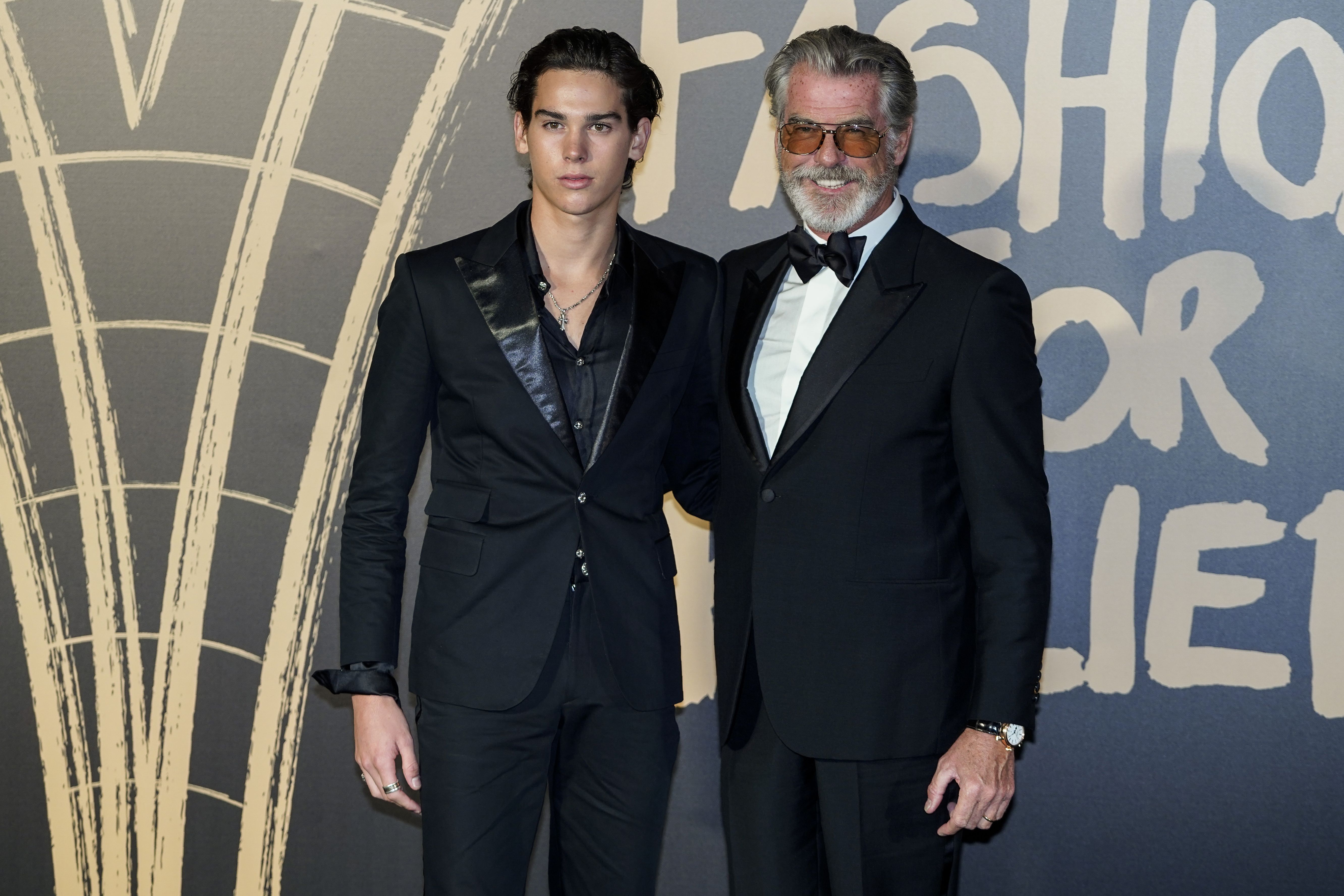 Pierce Brosnan y su hijo Paris asisten a la gala benéfica Fashion For Relief durante la Semana de la Moda de Londres el 14 de septiembre de 2019 | Fuente: Getty Images