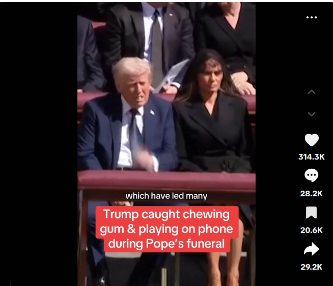 Donald Trump sentado junto a Melania Trump con un chicle en la boca. | Fuente: Tiktok/@dailymirror