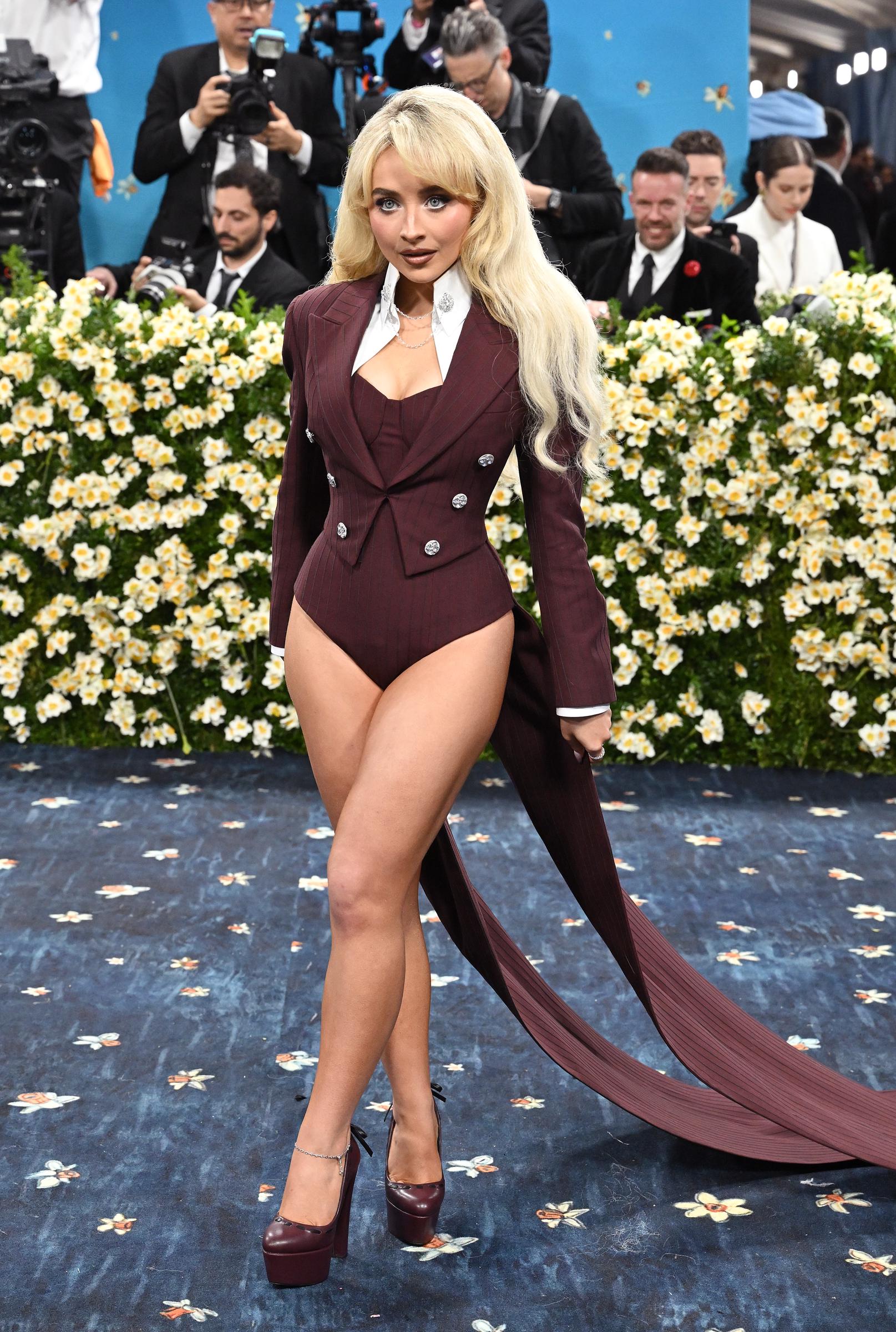 La cantante estadounidense Sabrina Carpenter llega a la Met Gala en el Museo Metropolitano de Arte de Nueva York el 5 de mayo de 2025 | Fuente: Getty Images