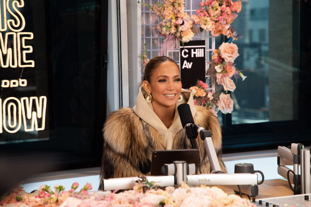 Jennifer Lopez en Apple Music Radio, 2024. | Foto: Getty Images