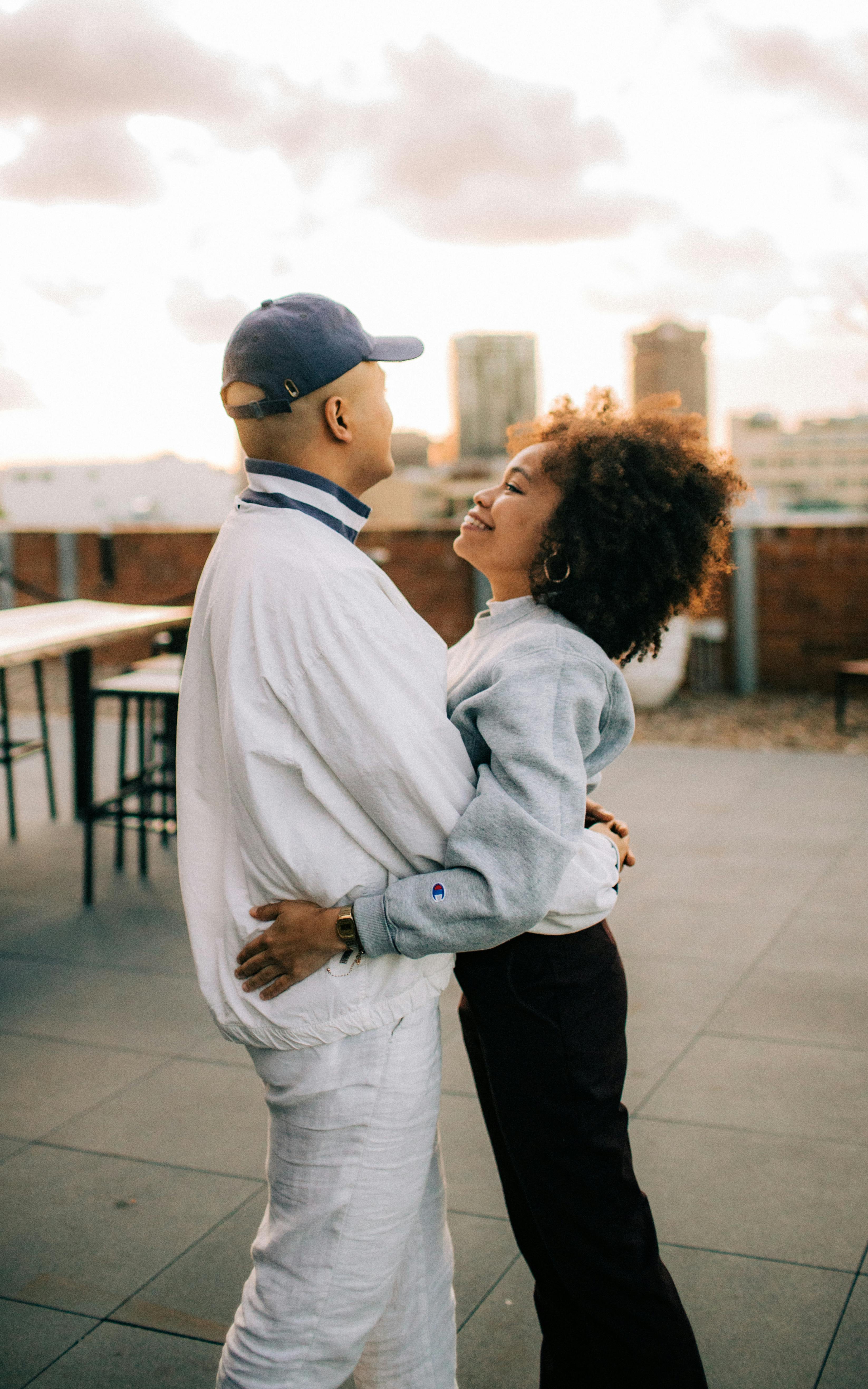 Una pareja feliz | Fuente: Pexels