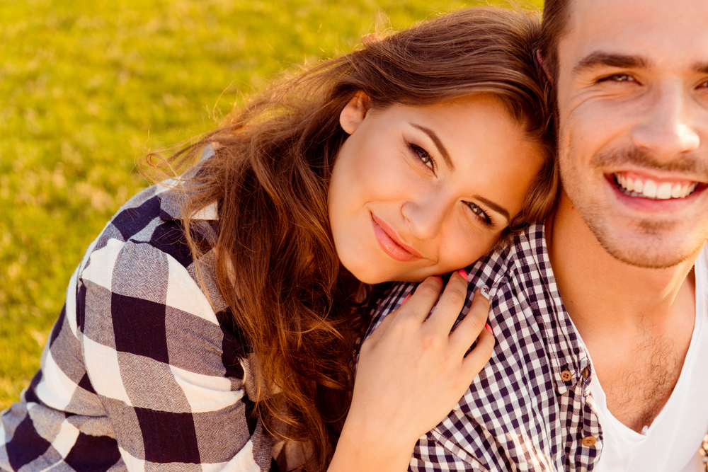 Una pareja feliz | Fuente: Shutterstock