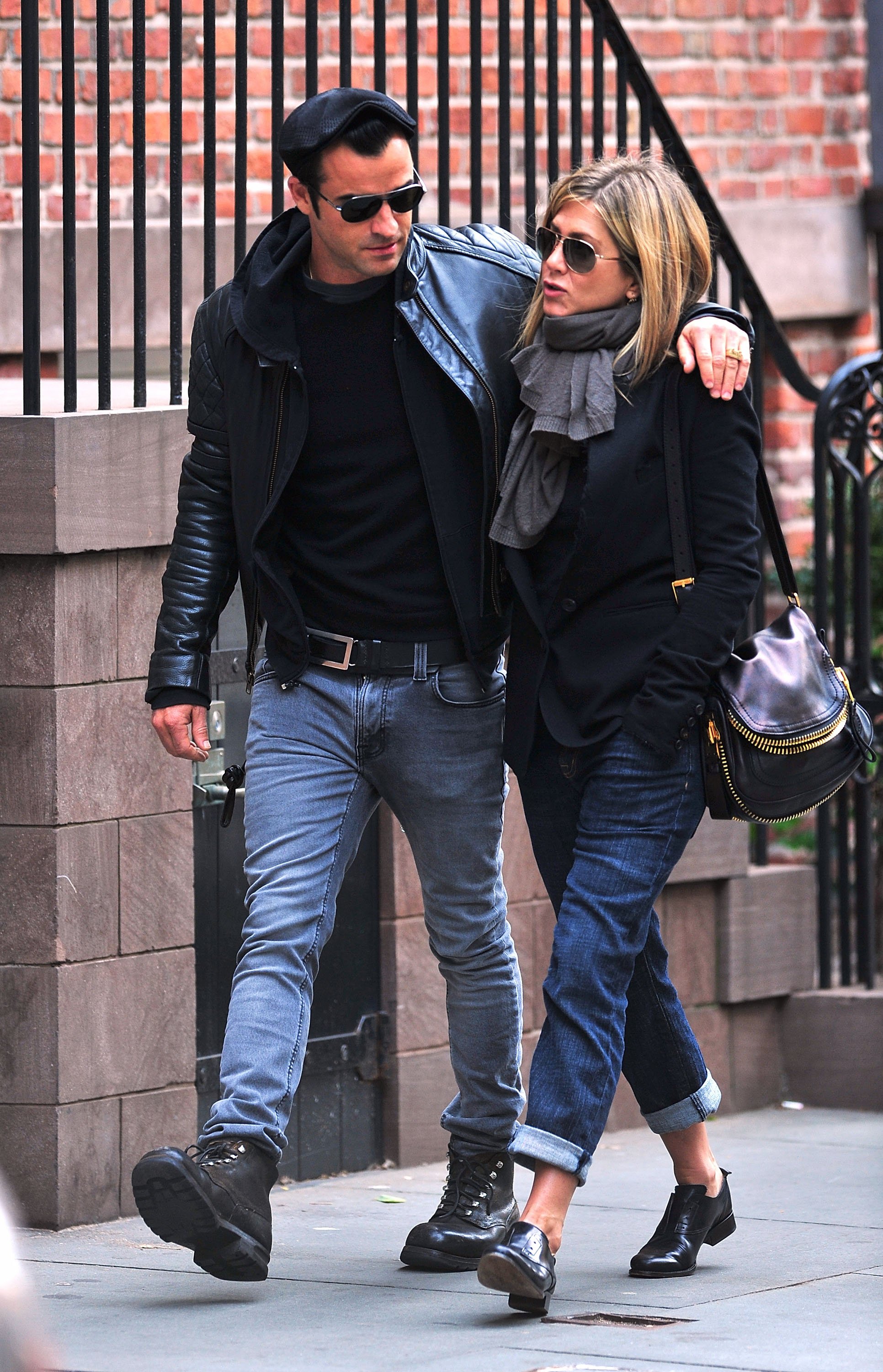 Justin Theroux y Jennifer Aniston caminan en el West Village el 16 de septiembre de 2011 en la ciudad de Nueva York .| Foto: Getty Images