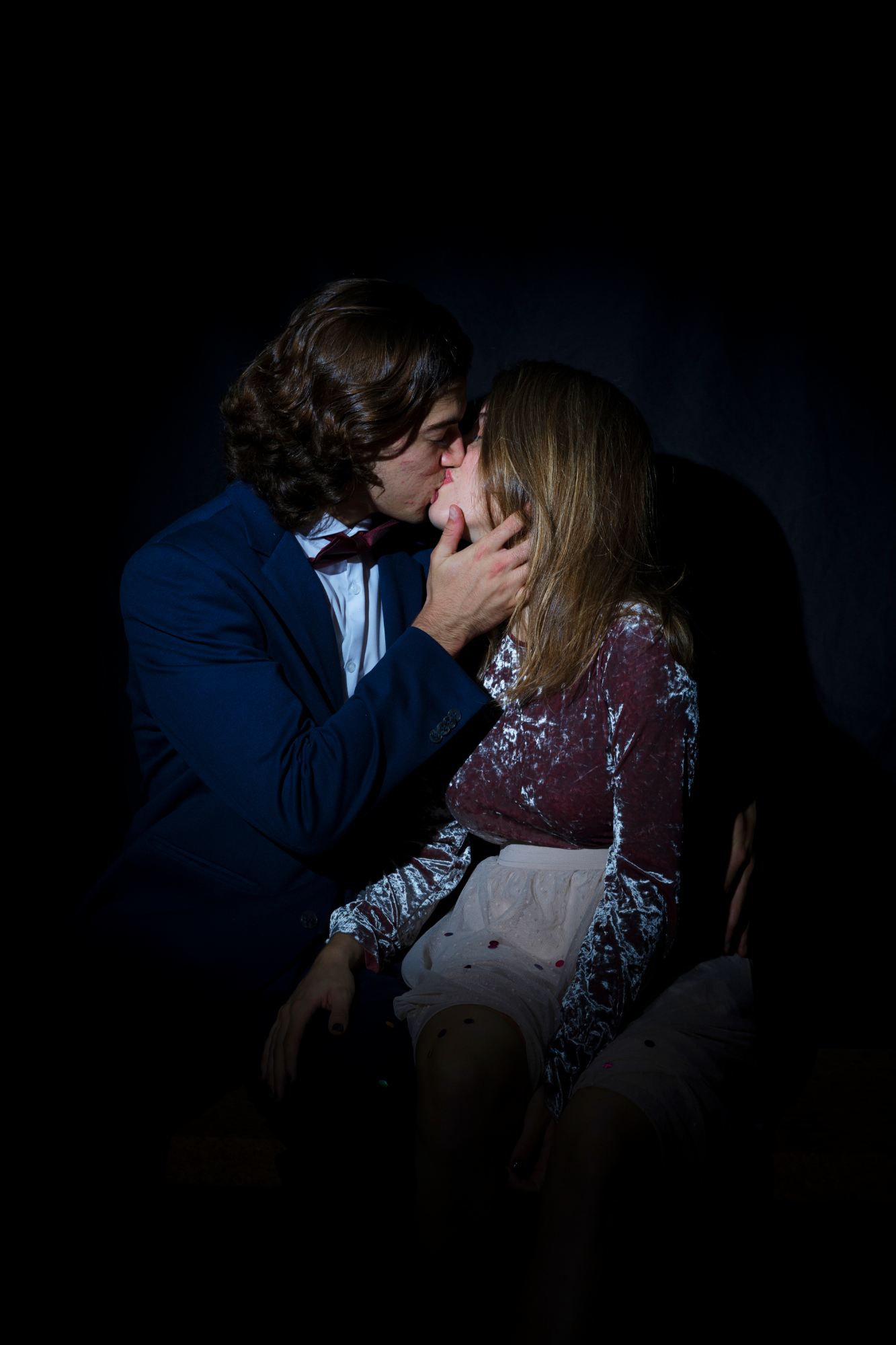 Un hombre y una mujer besándose apasionadamente | Foto: Freepik