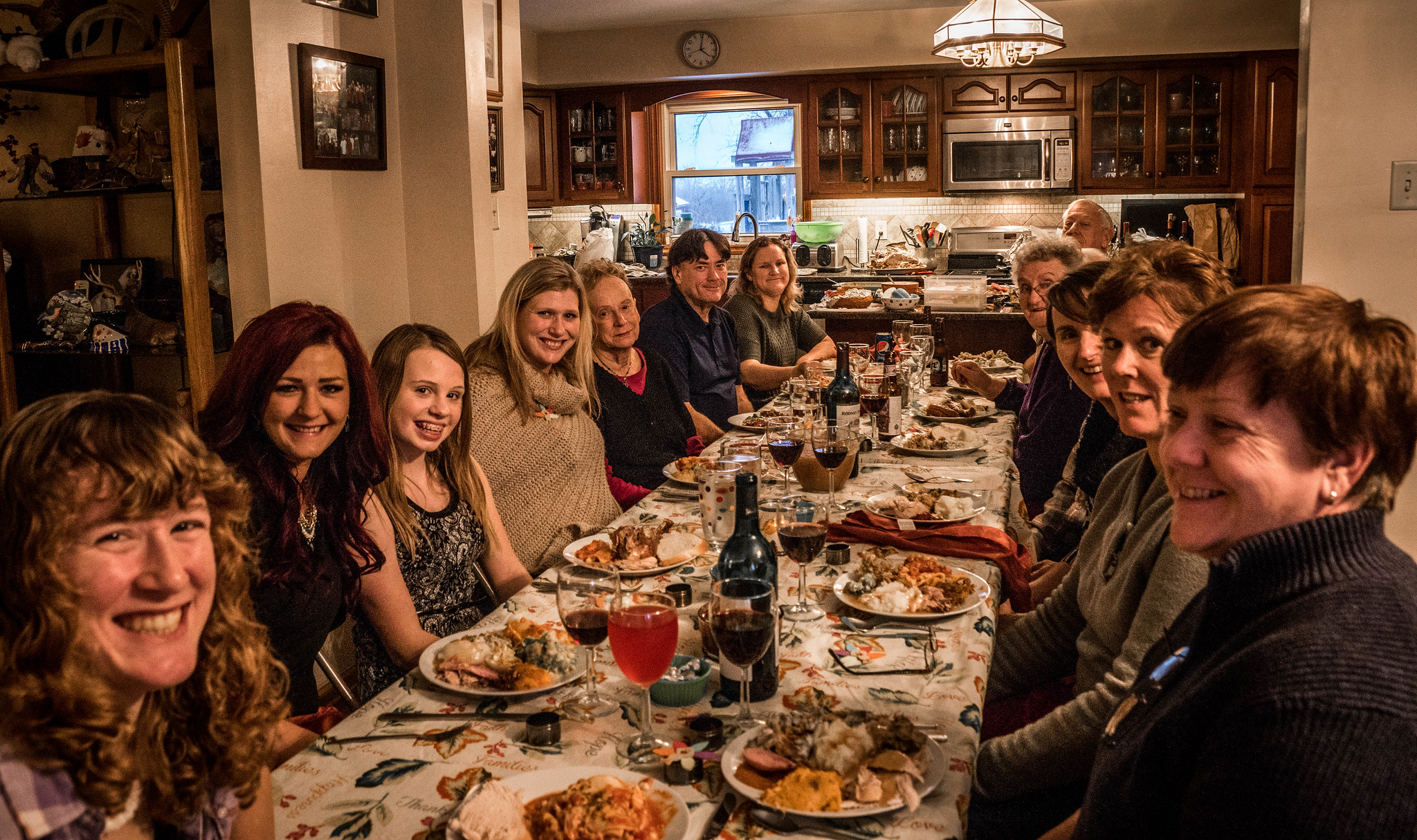 Familiares reunidos para la cena de Acción de Gracias | Foto: Flickr.com/s_mestdagh (CC BY-SA 2.0)