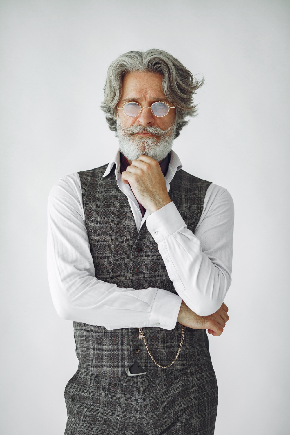 Un signore anziano ed elegante | Fonte: Freepik