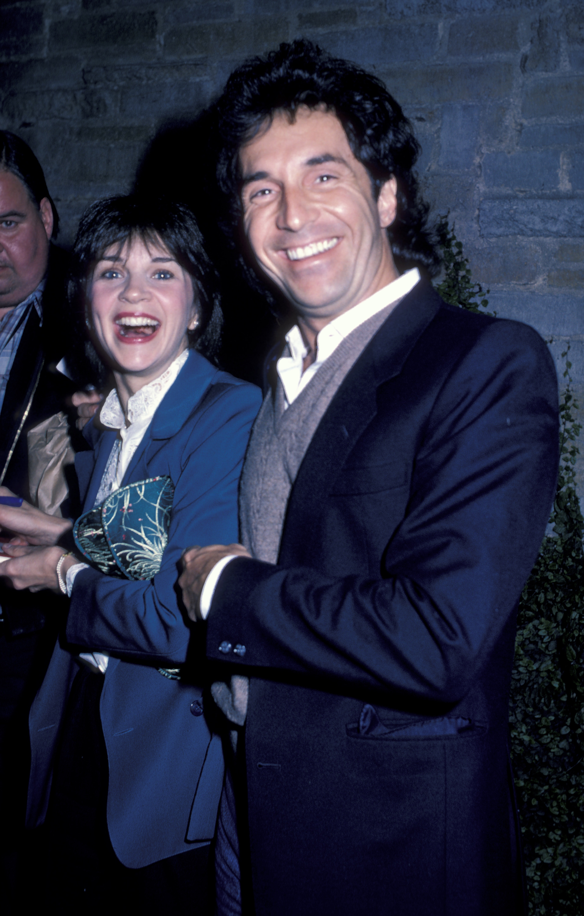 Su padre con su segunda esposa en Westwood, California, el 19 de marzo de 1984 | Fuente: Getty Images