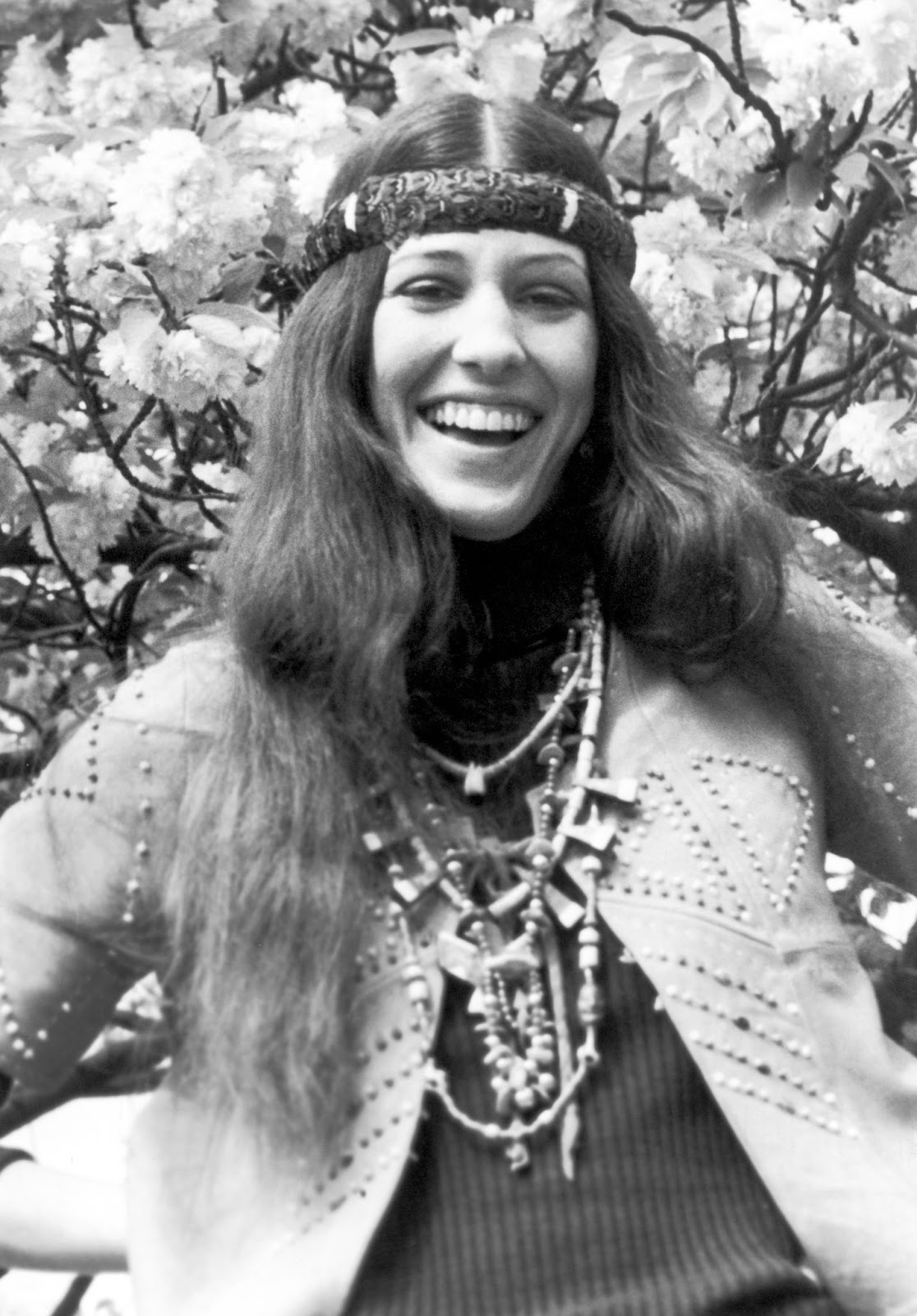 Rita Coolidge fotografiada en Regents Park en Londres, Inglaterra, el 5 de mayo de 1971. | Fuente: Getty Images