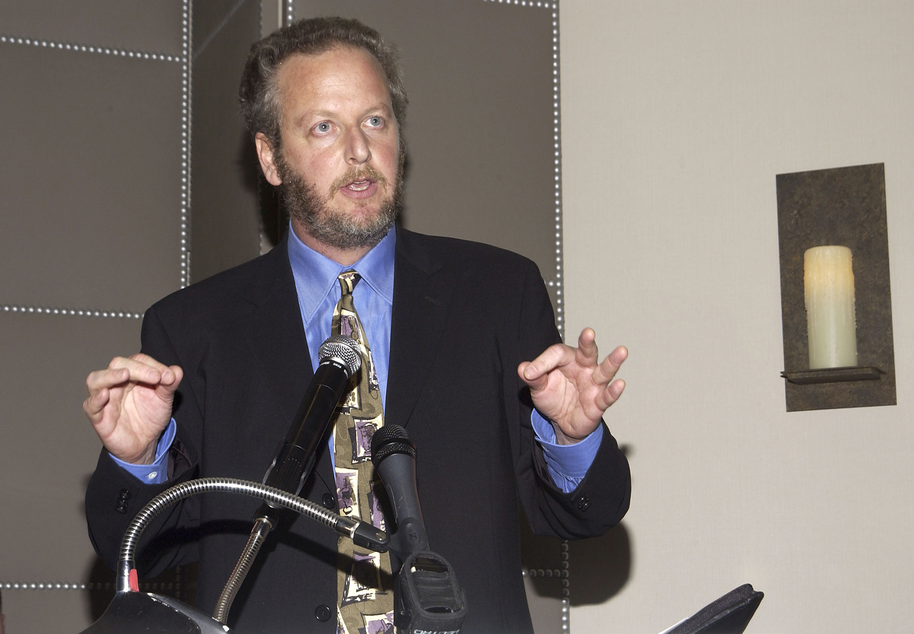 Daniel Stern habla en los Premios Spotlight de la Coalición Creativa en Los Ángeles, California, el 7 de diciembre de 2004 | Fuente: Getty Images