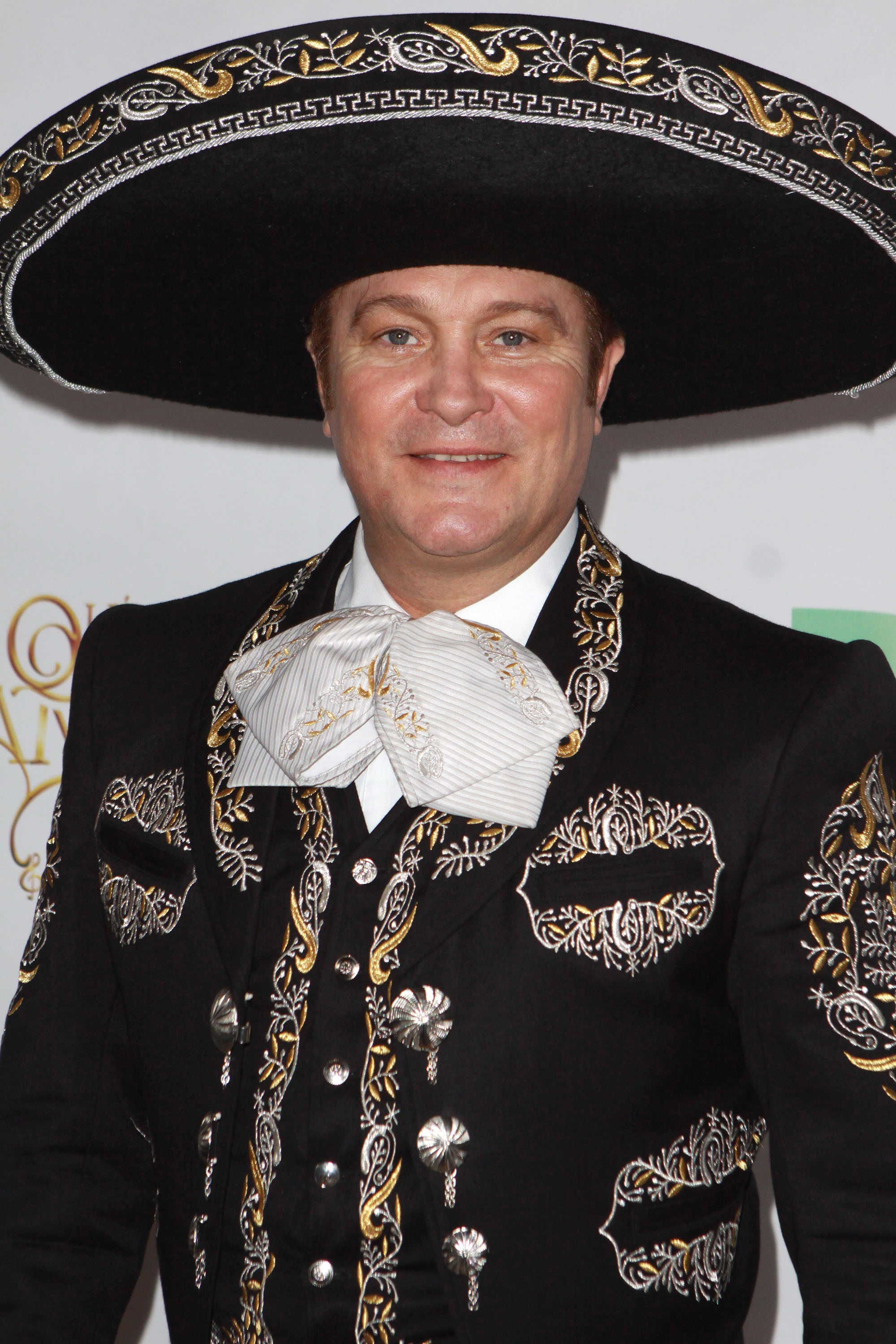 Arturo Peniche asiste a la conferencia de prensa de la nueva novela de la cadena Univision "Qué Bonito Amor" y a un encuentro con fans en Plaza México el 11 de abril de 2013 en Lynwood, California. | Fuente: Getty Images