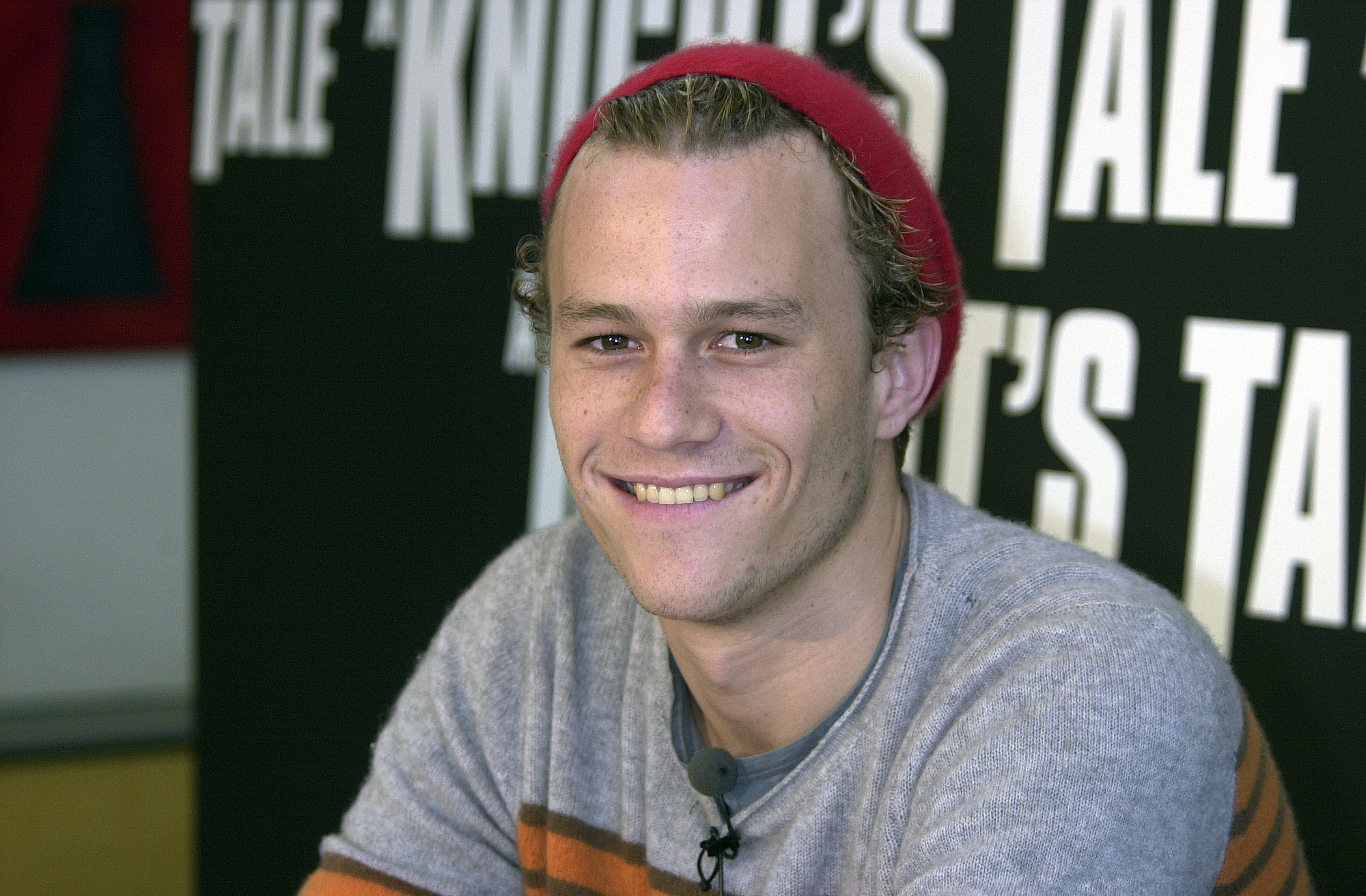 Heath Ledger promocionando 'A Knight's Tale' en el Hyde Park Barracks el 19 de abril de 2001 en Sydney, Australia | Fuente: Getty Images