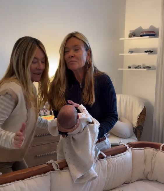María Emilia y María Eugenia Fernández Rousse junto a Enzo, el nuevo integrante de la familia | Fuente: Instagram/lastrillizasoro