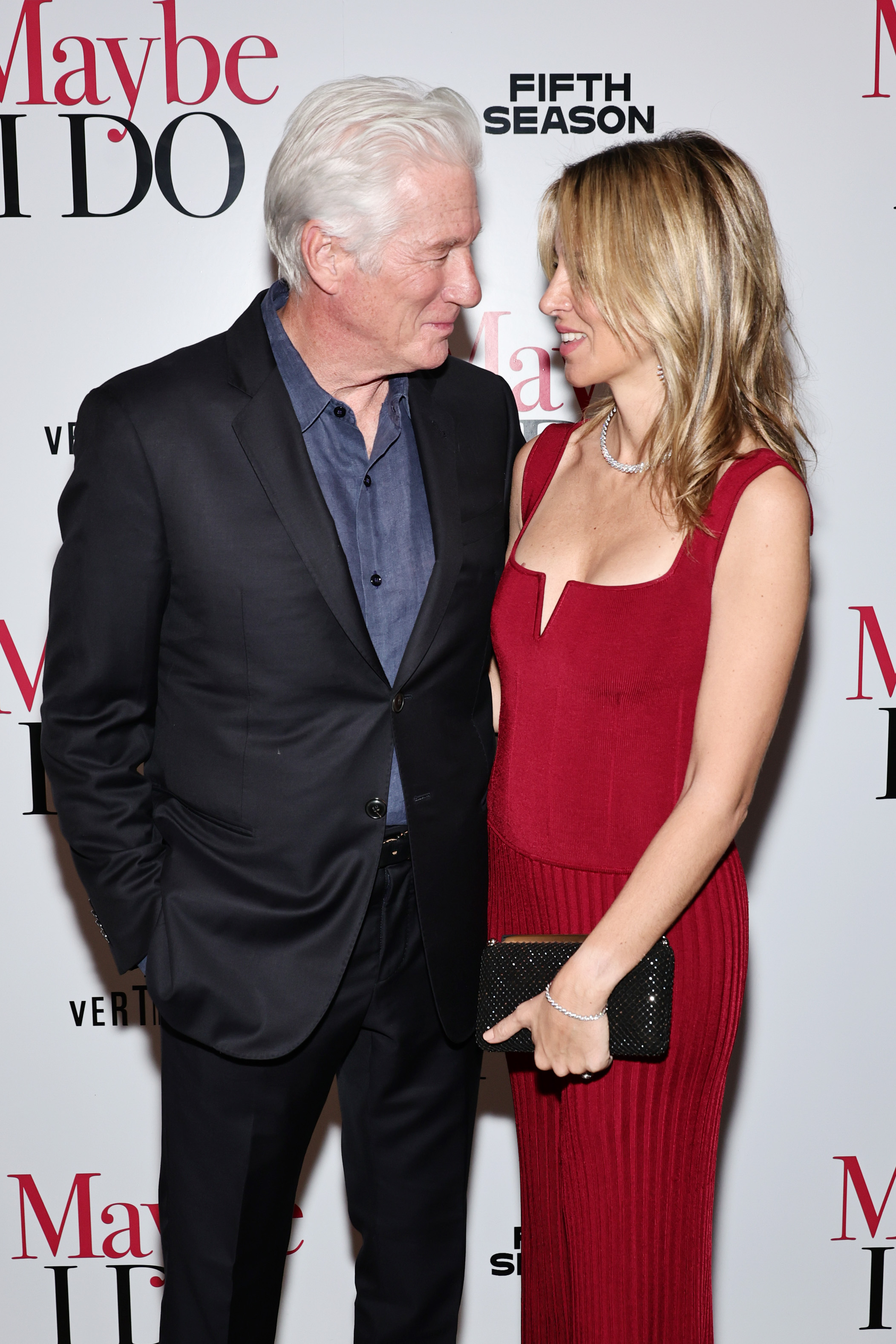 Richard Gere y Alejandra Silva asisten a una proyección especial de "Maybe I Do" organizada por Fifth Season y Vertical en el Crosby Street Hotel de Nueva York, el 17 de enero de 2023 | Fuente: Getty Images