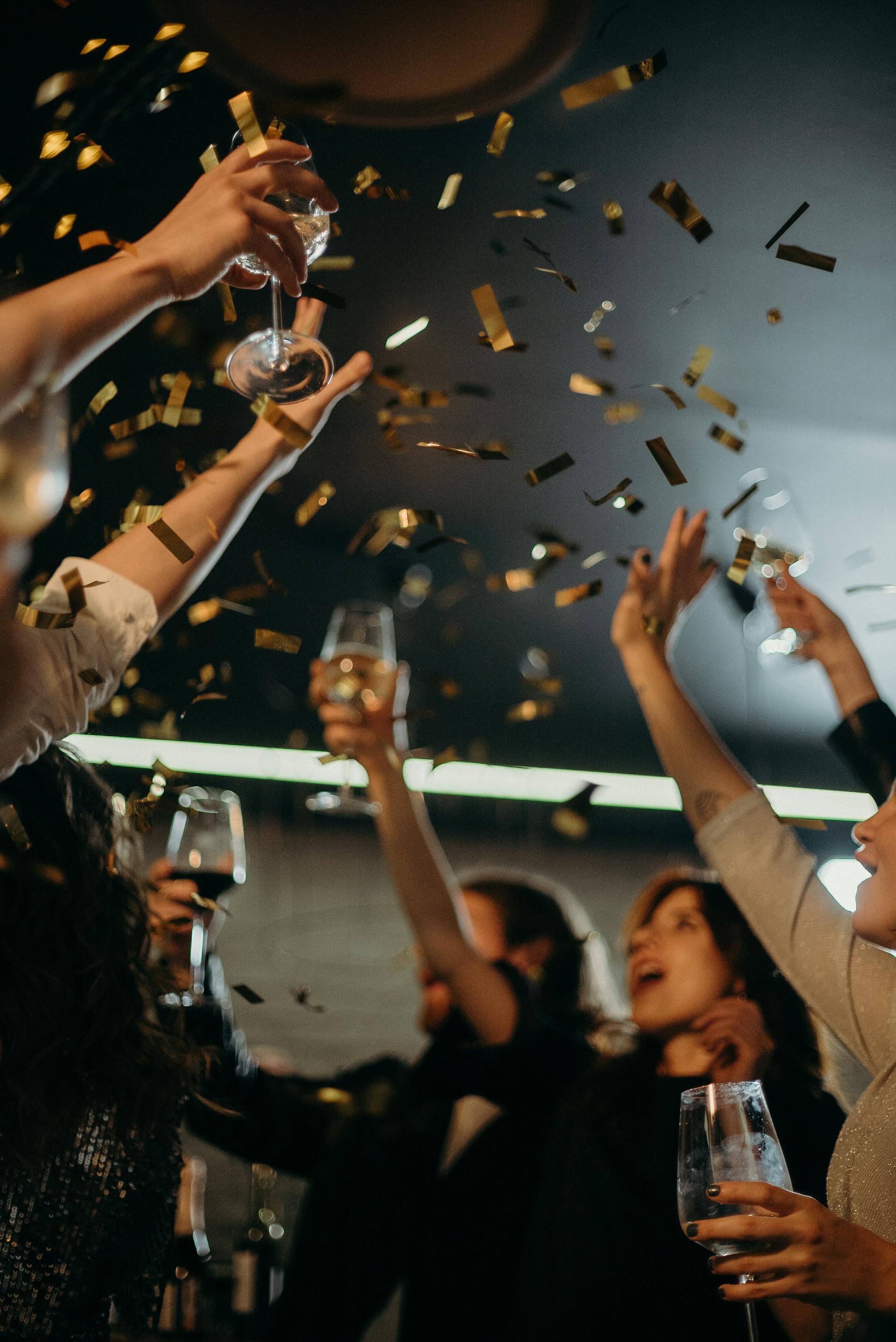 Gente divirtiéndose en una fiesta | Fuente: Pexels